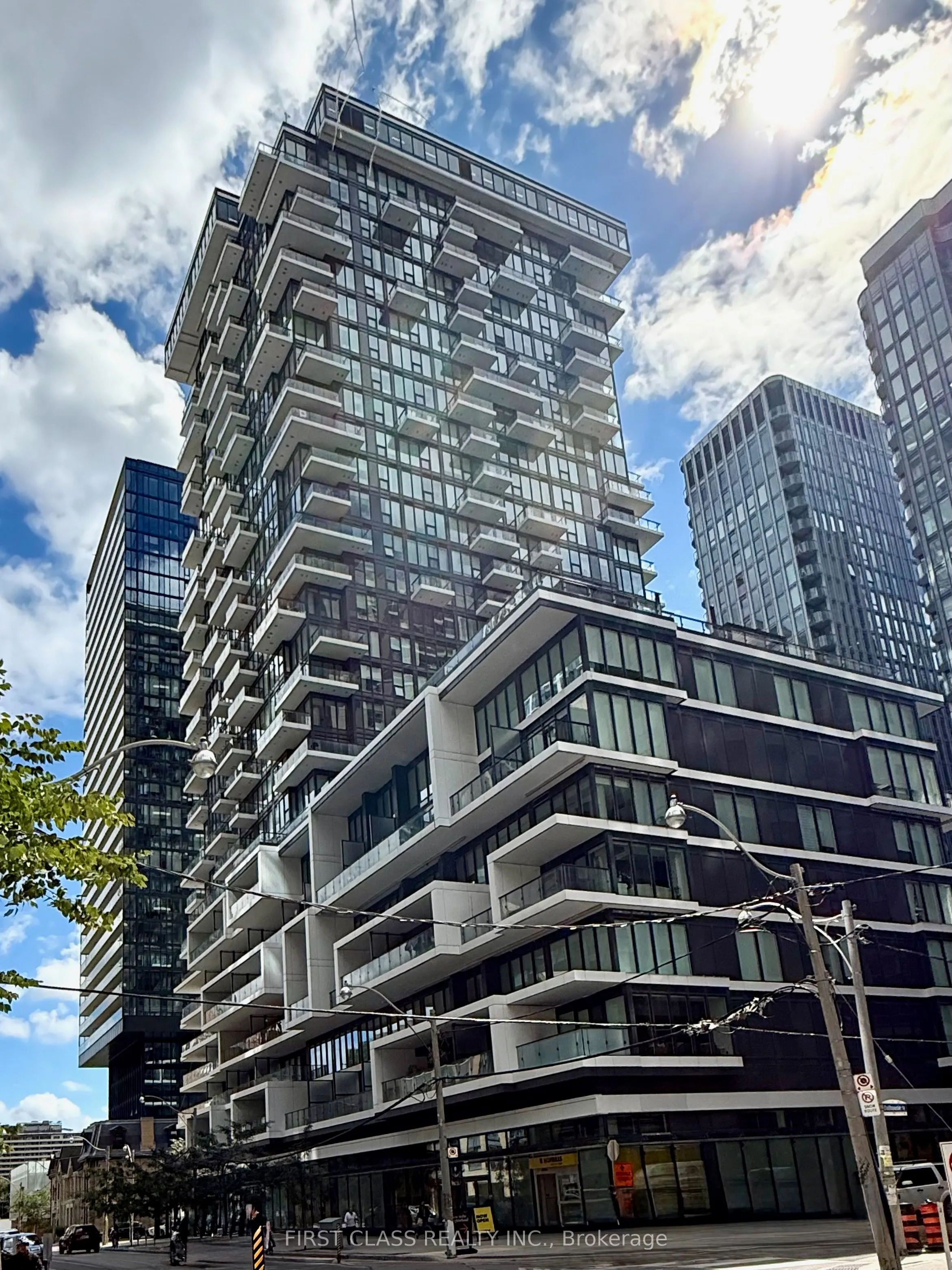 77 Shuter Street, #1802
