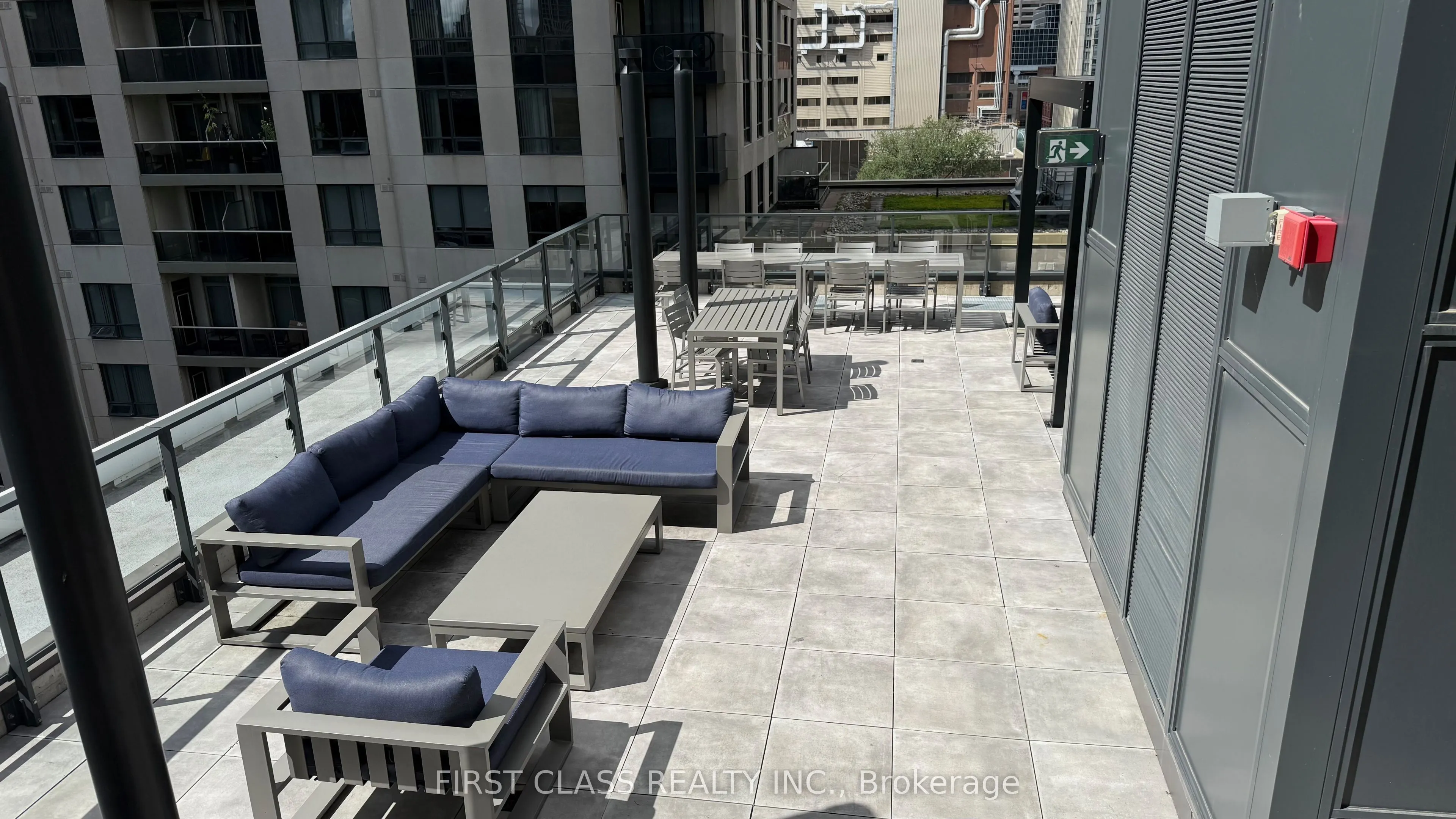 77 Shuter Street, #1802