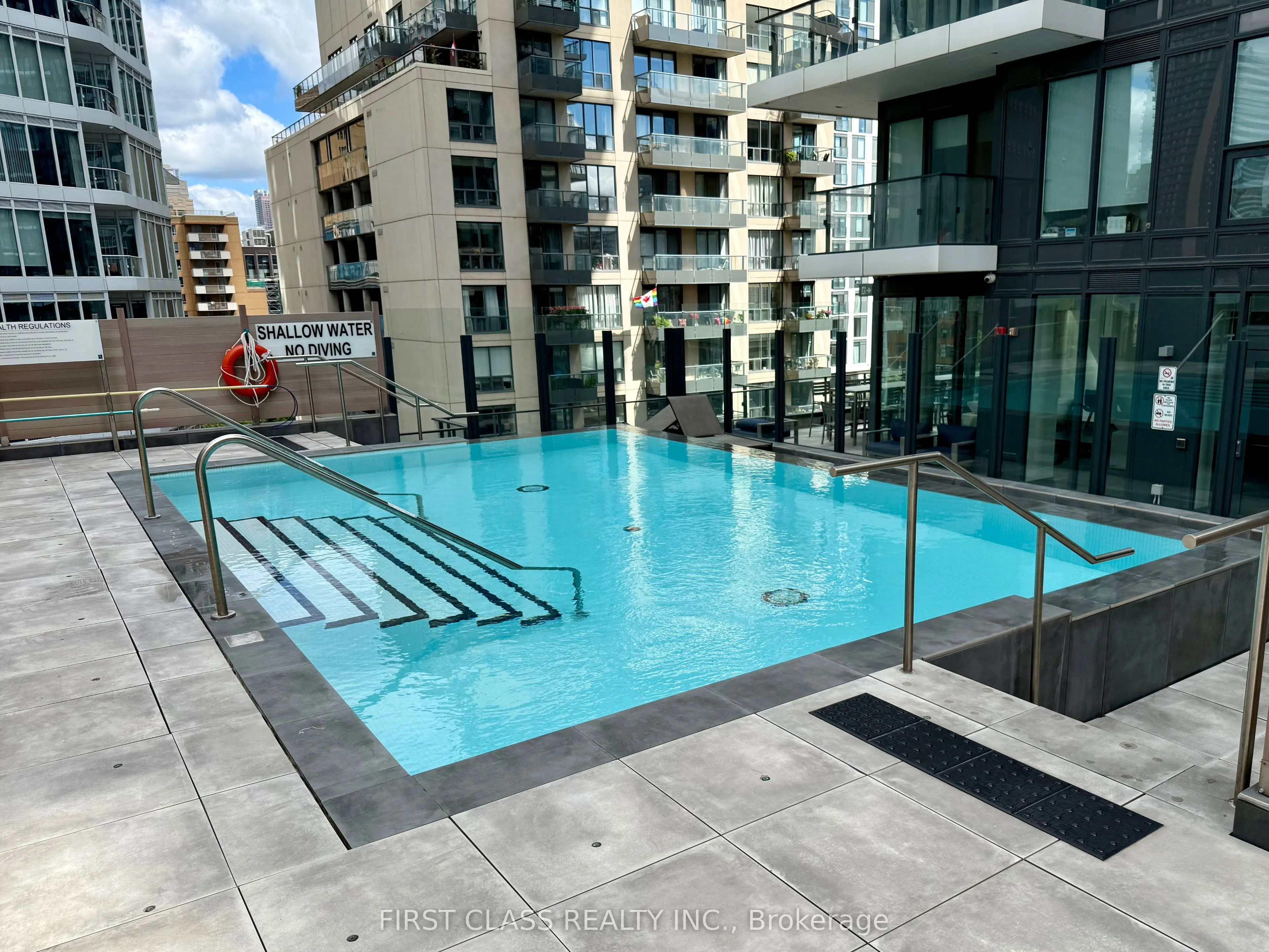 77 Shuter Street, #1802