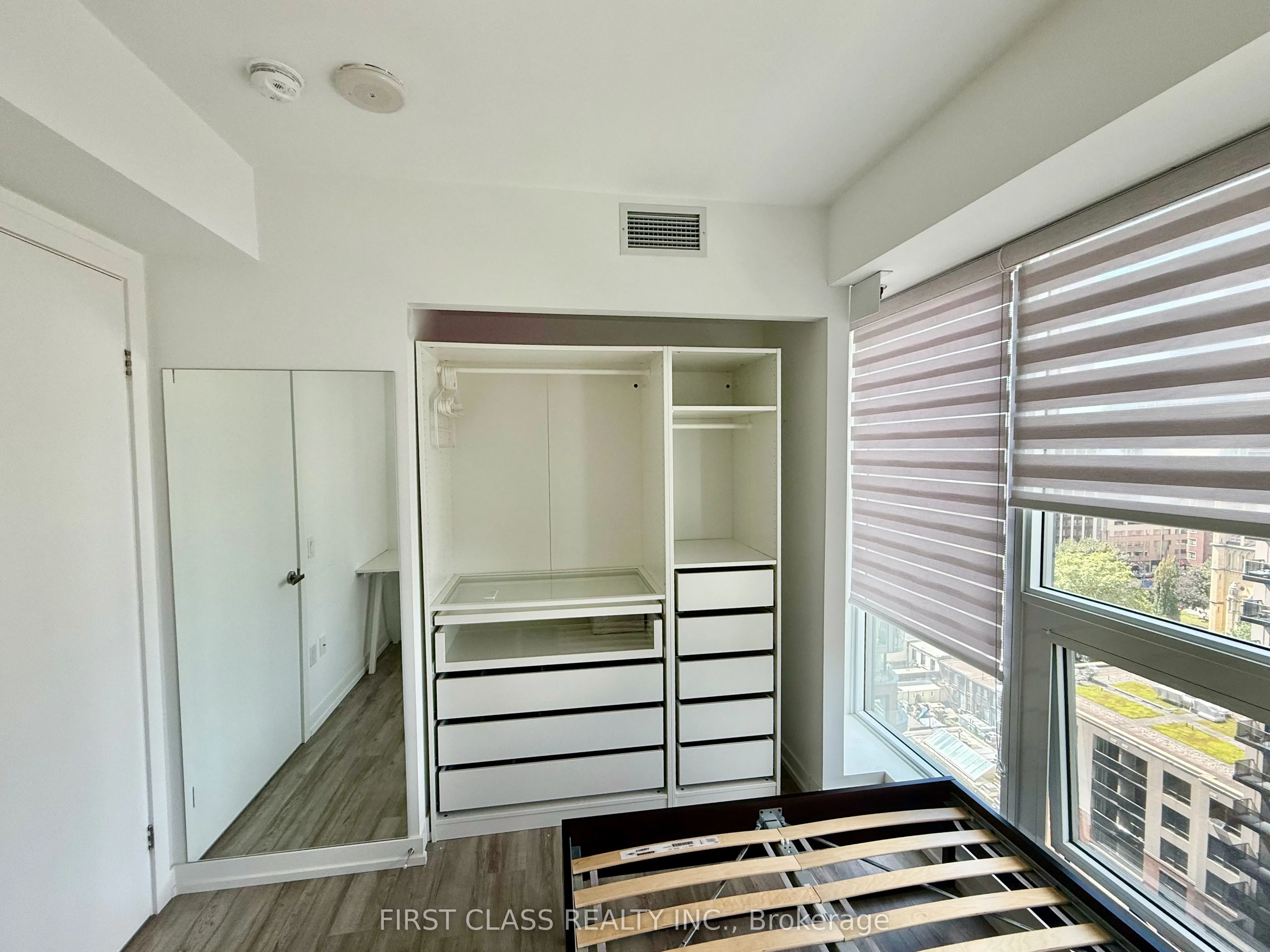 77 Shuter Street, #1802