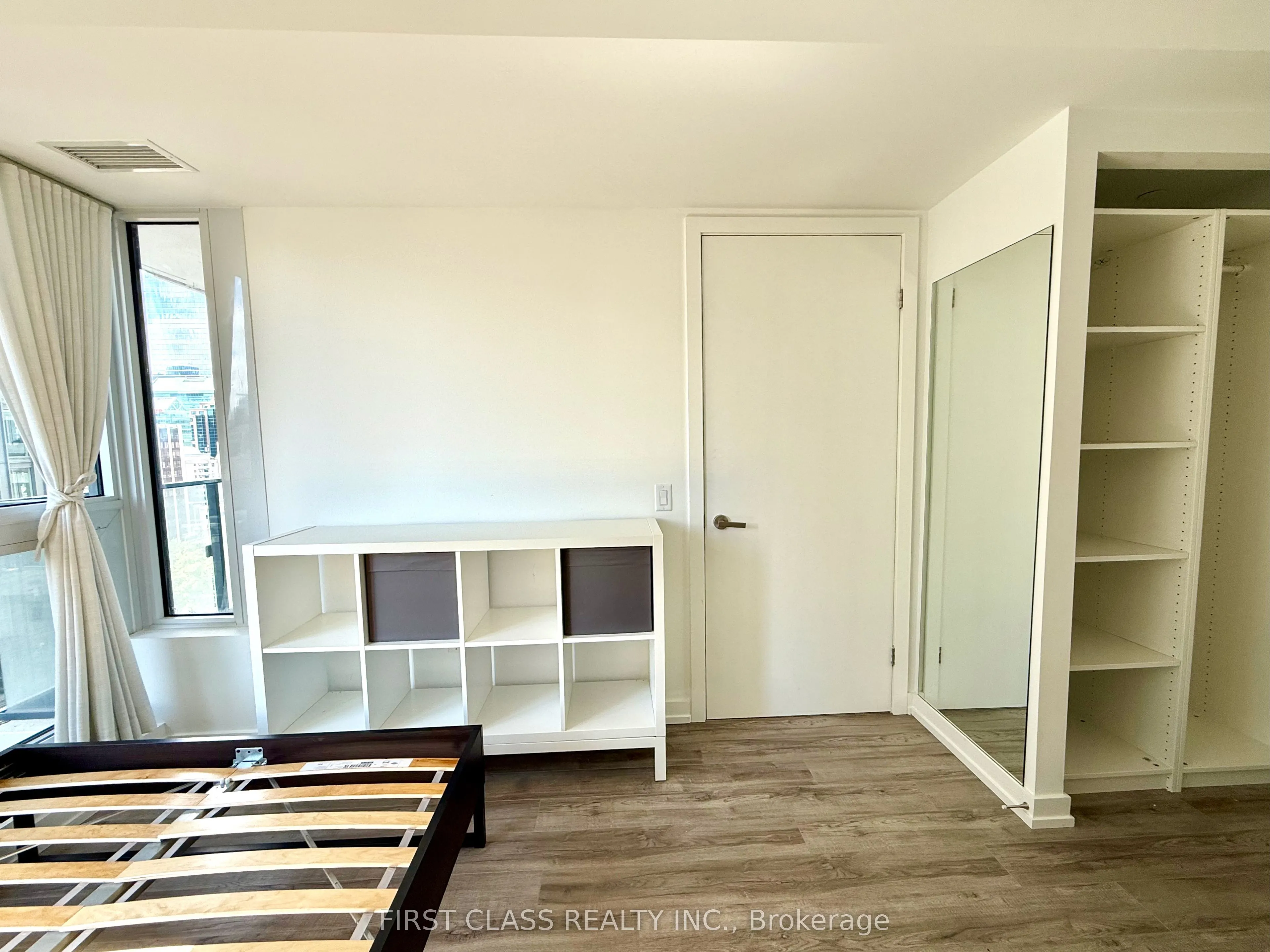 77 Shuter Street, #1802