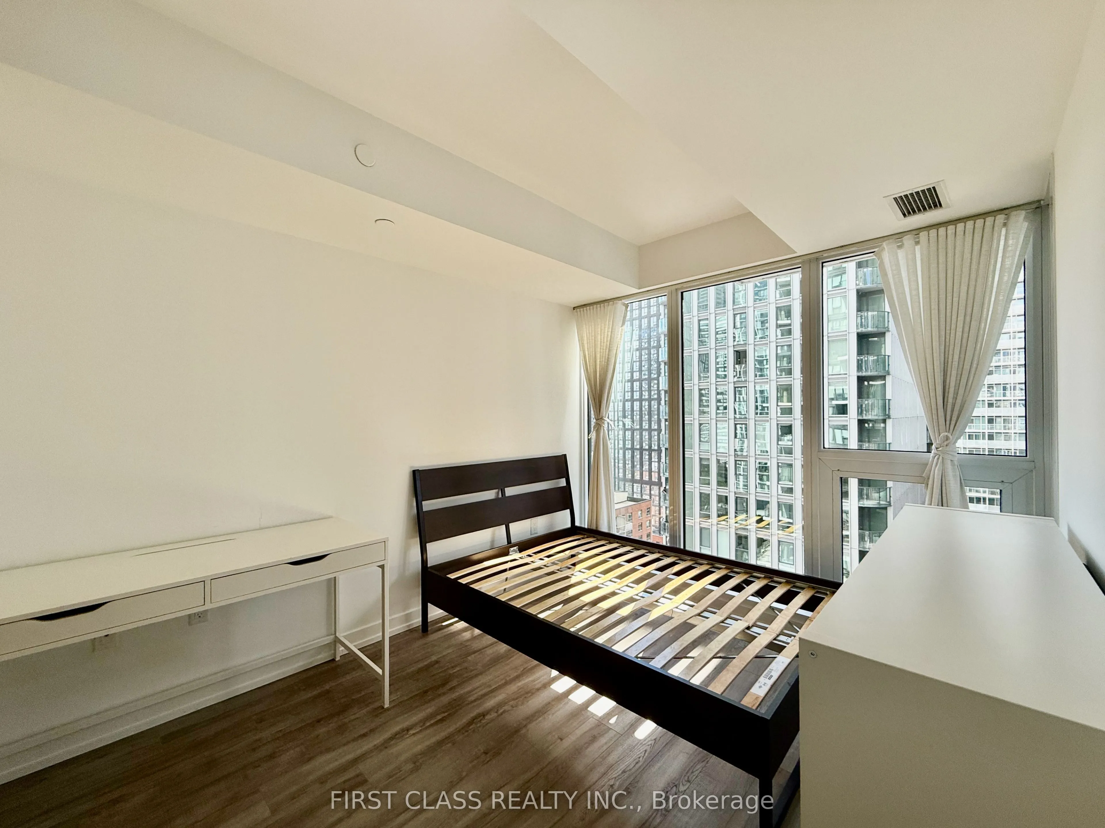 77 Shuter Street, #1802
