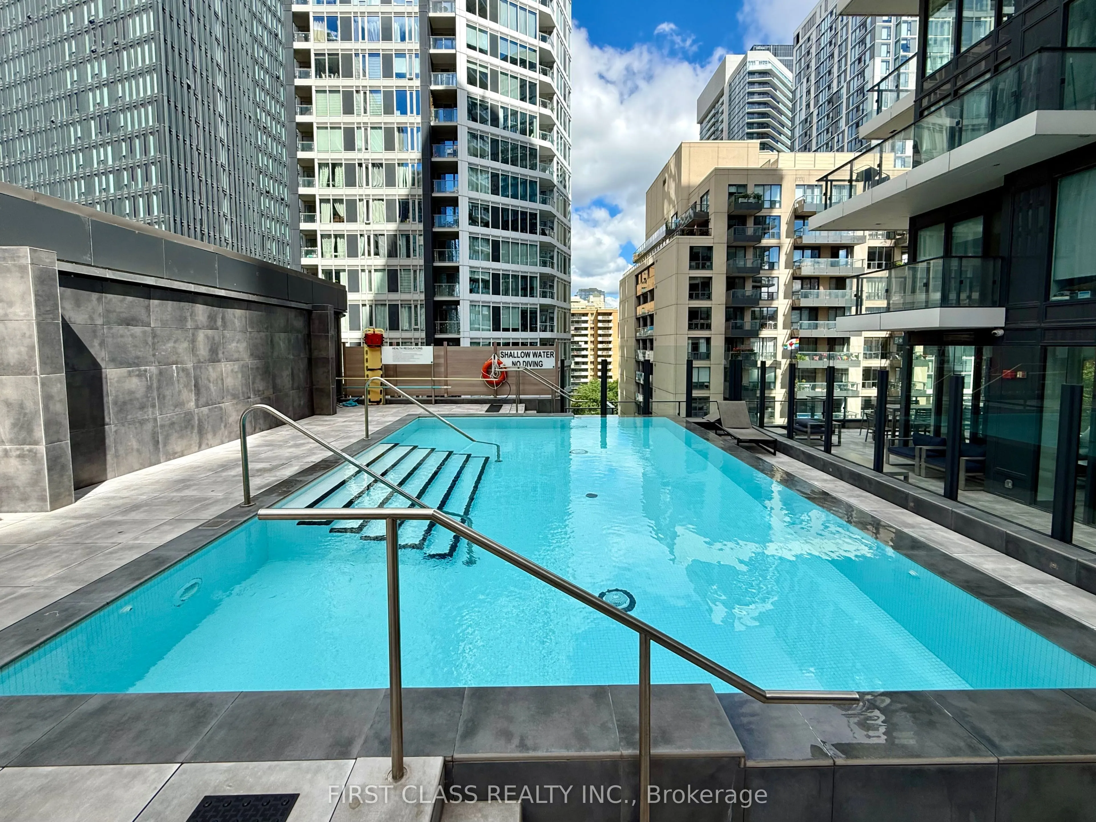 77 Shuter Street, #1802