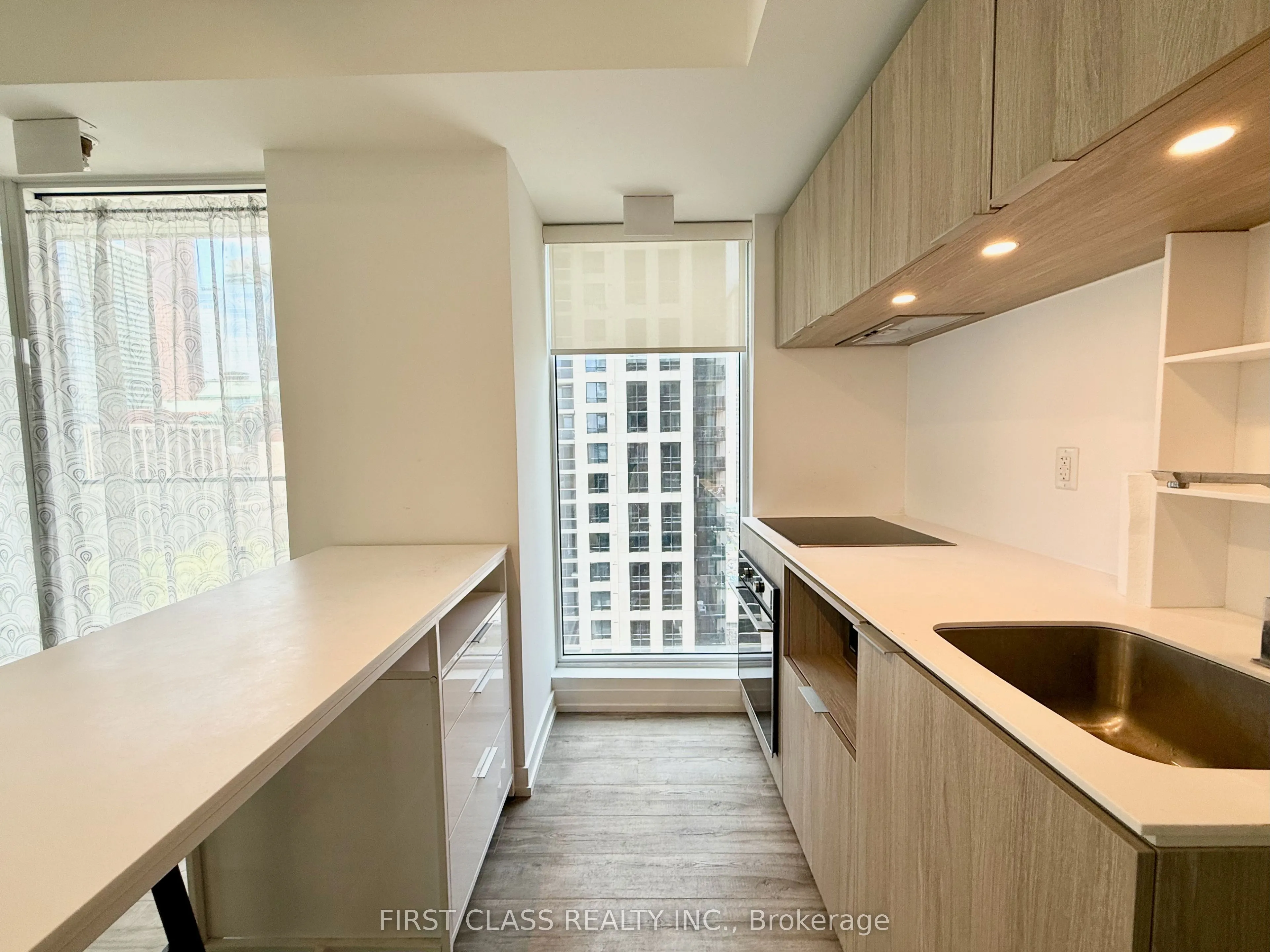 77 Shuter Street, #1802