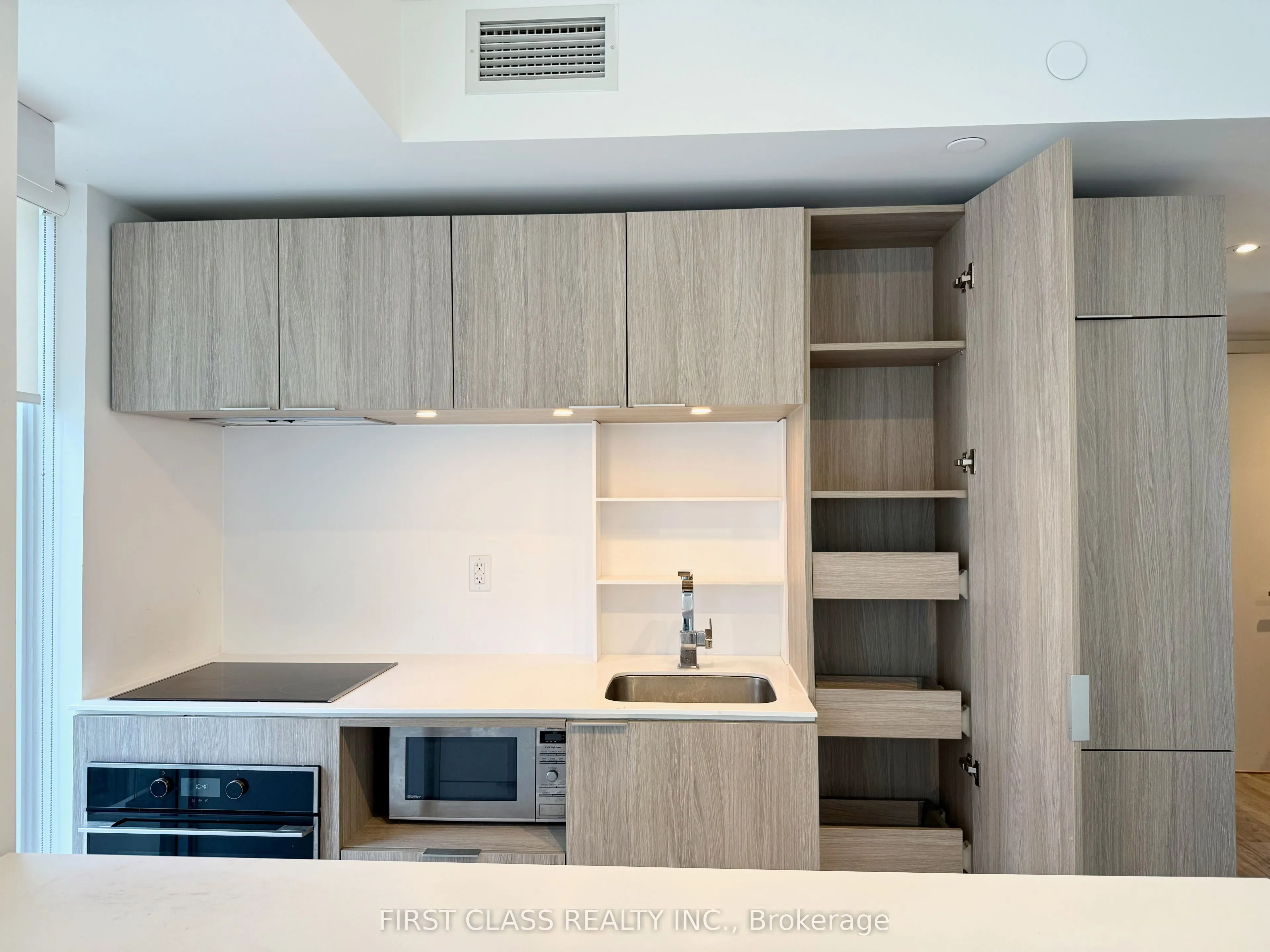 77 Shuter Street, #1802