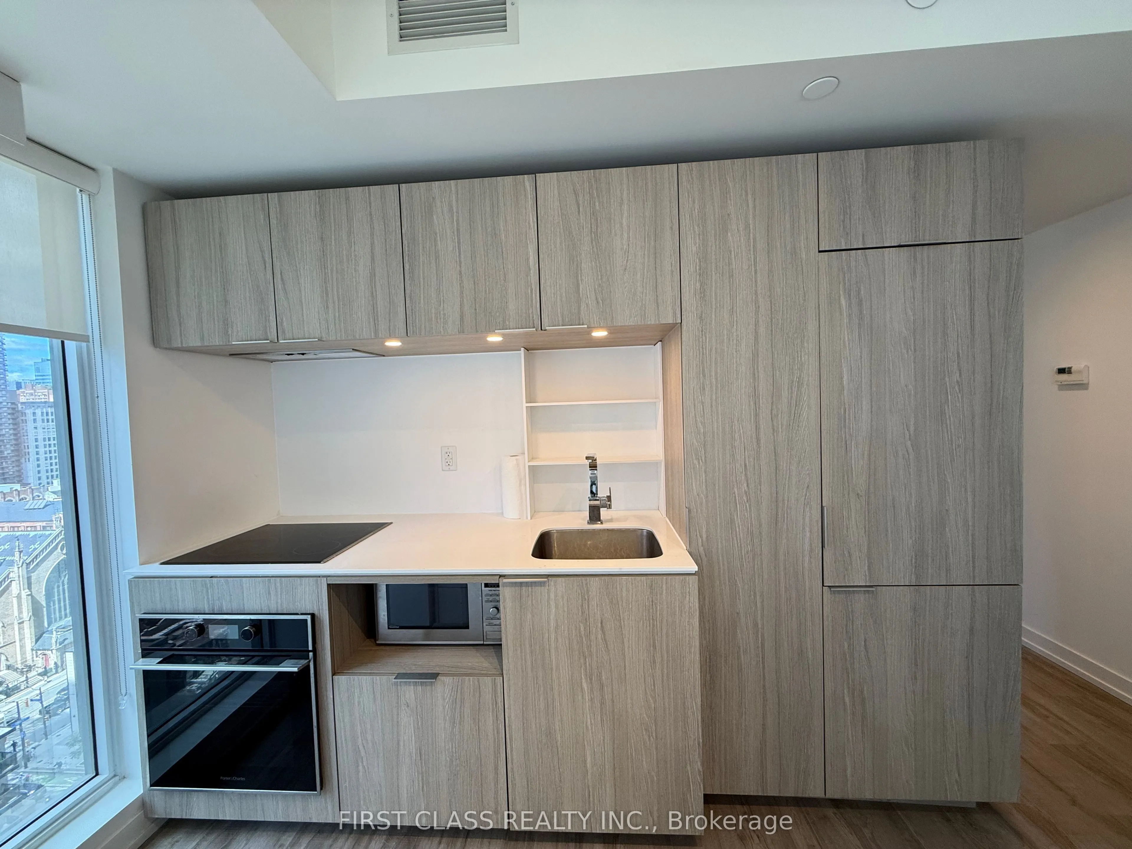 77 Shuter Street, #1802