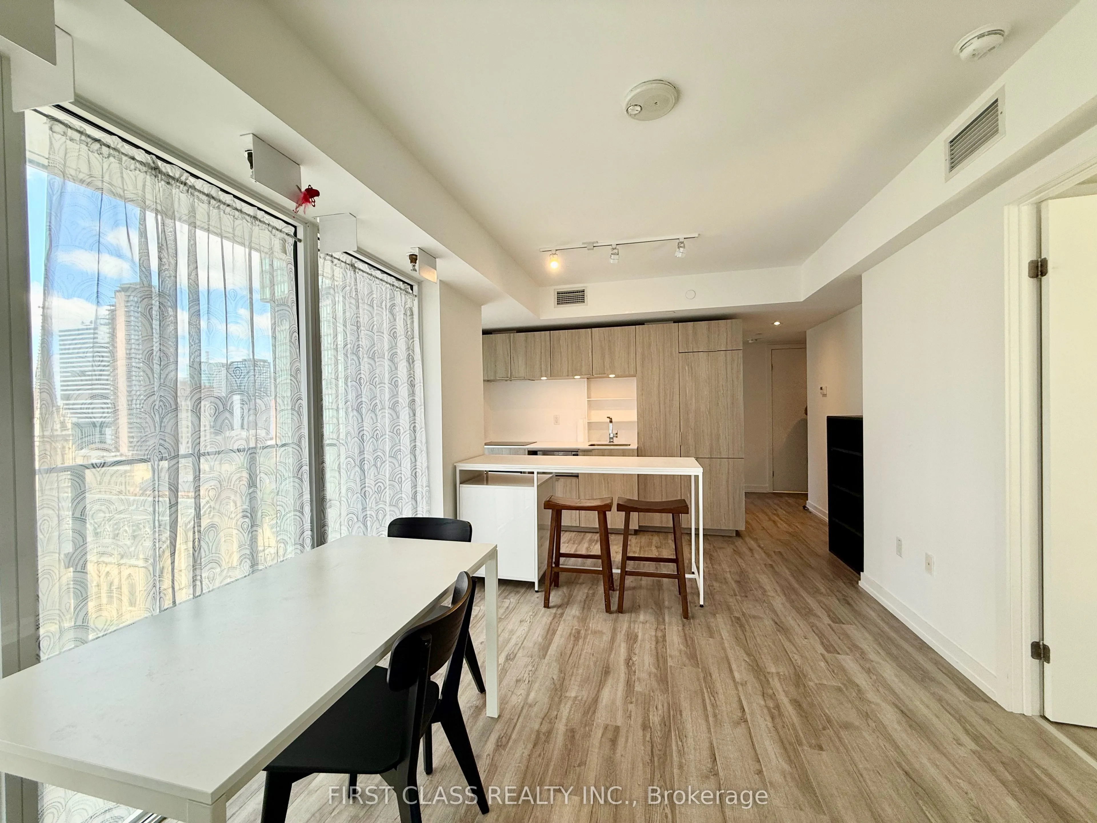 77 Shuter Street, #1802