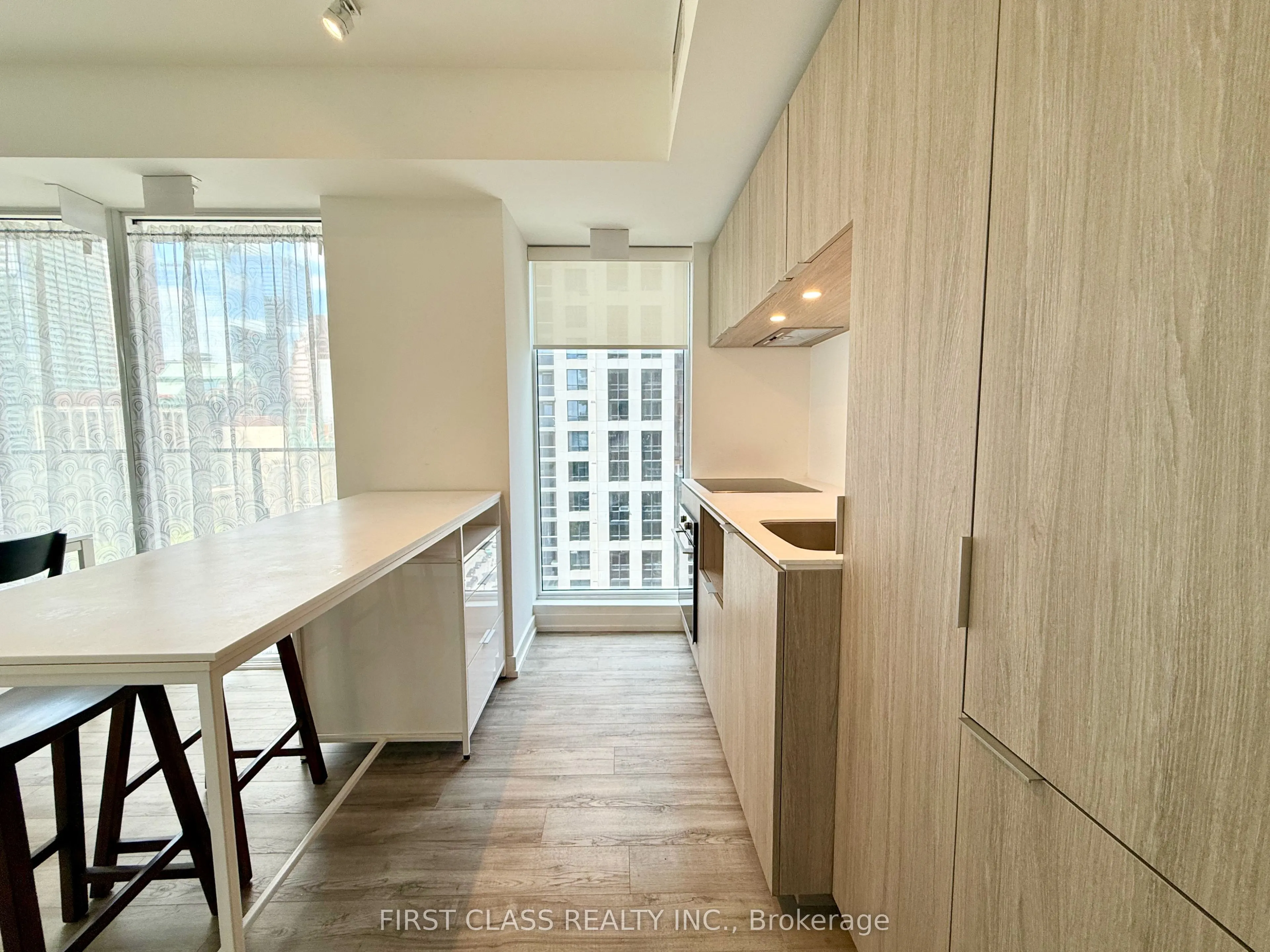 77 Shuter Street, #1802