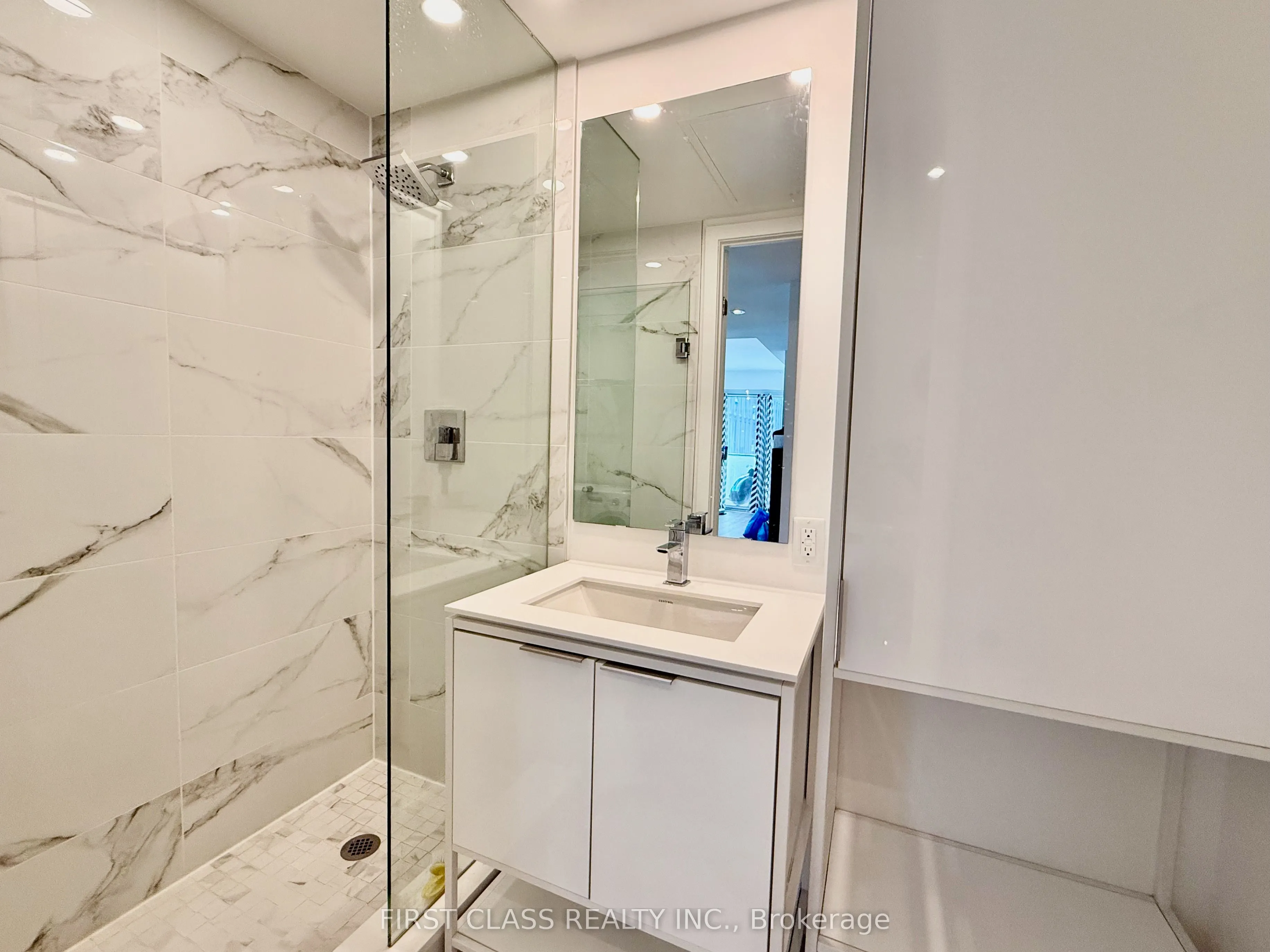 77 Shuter Street, #1802