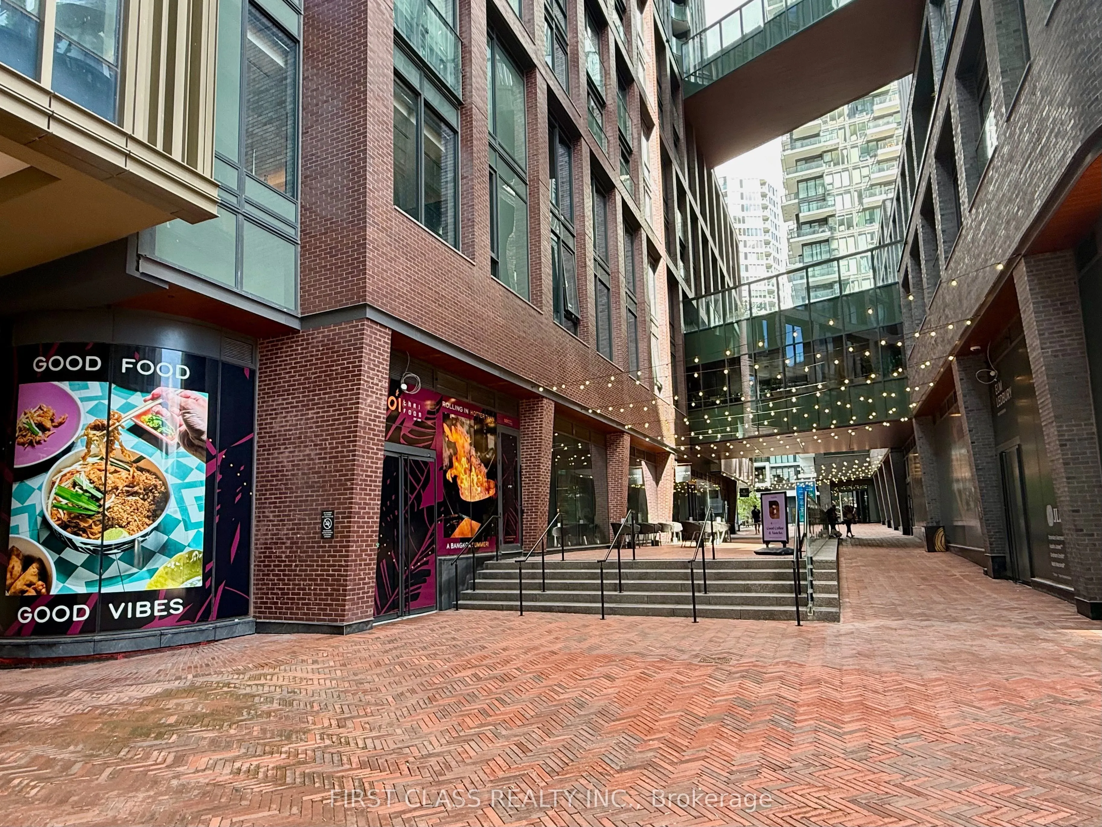 77 Shuter Street, #1802