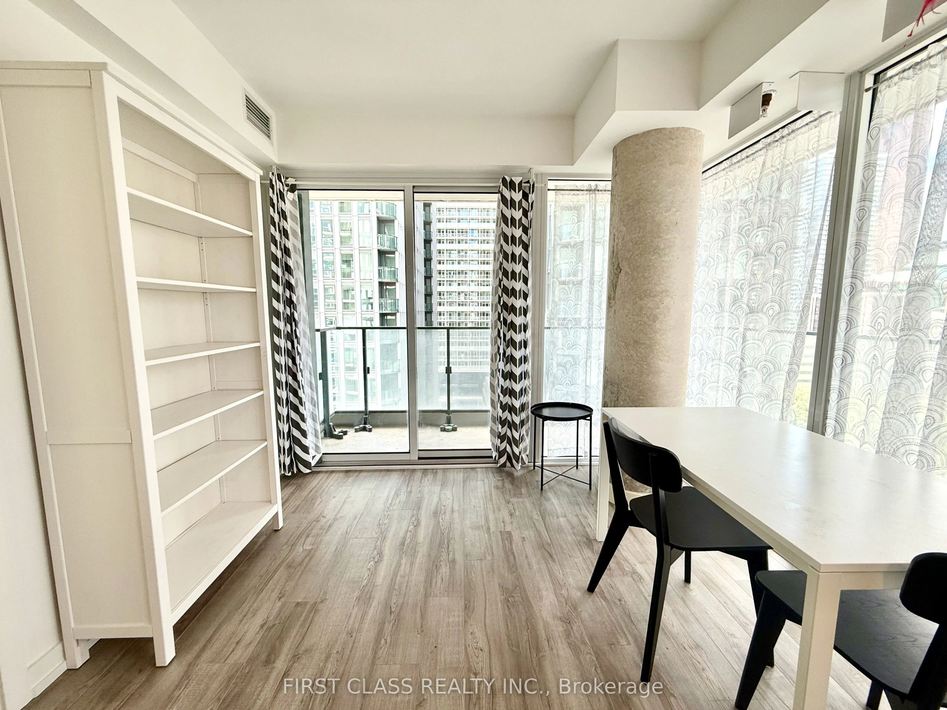 77 Shuter Street, #1802