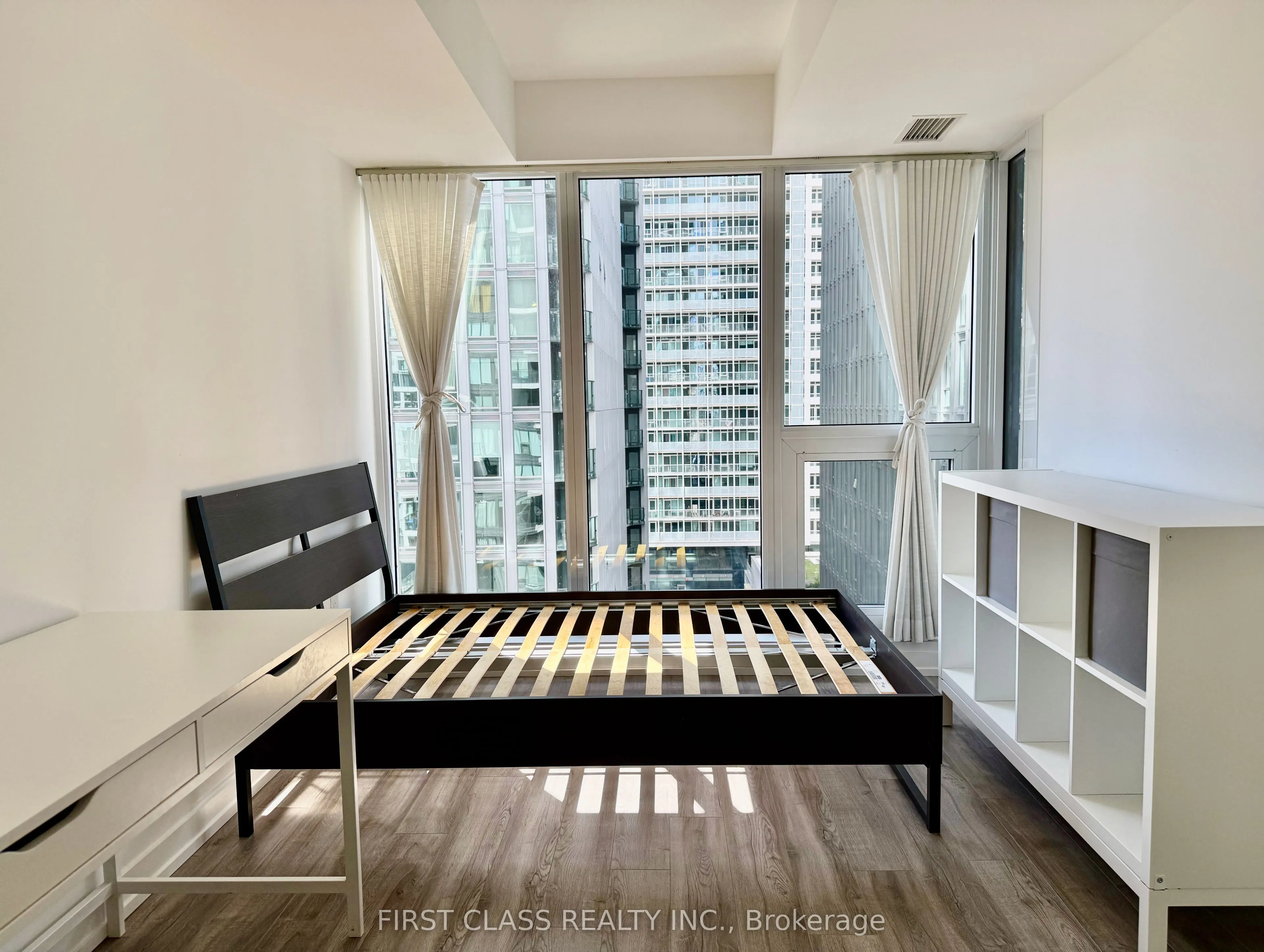 77 Shuter Street, #1802