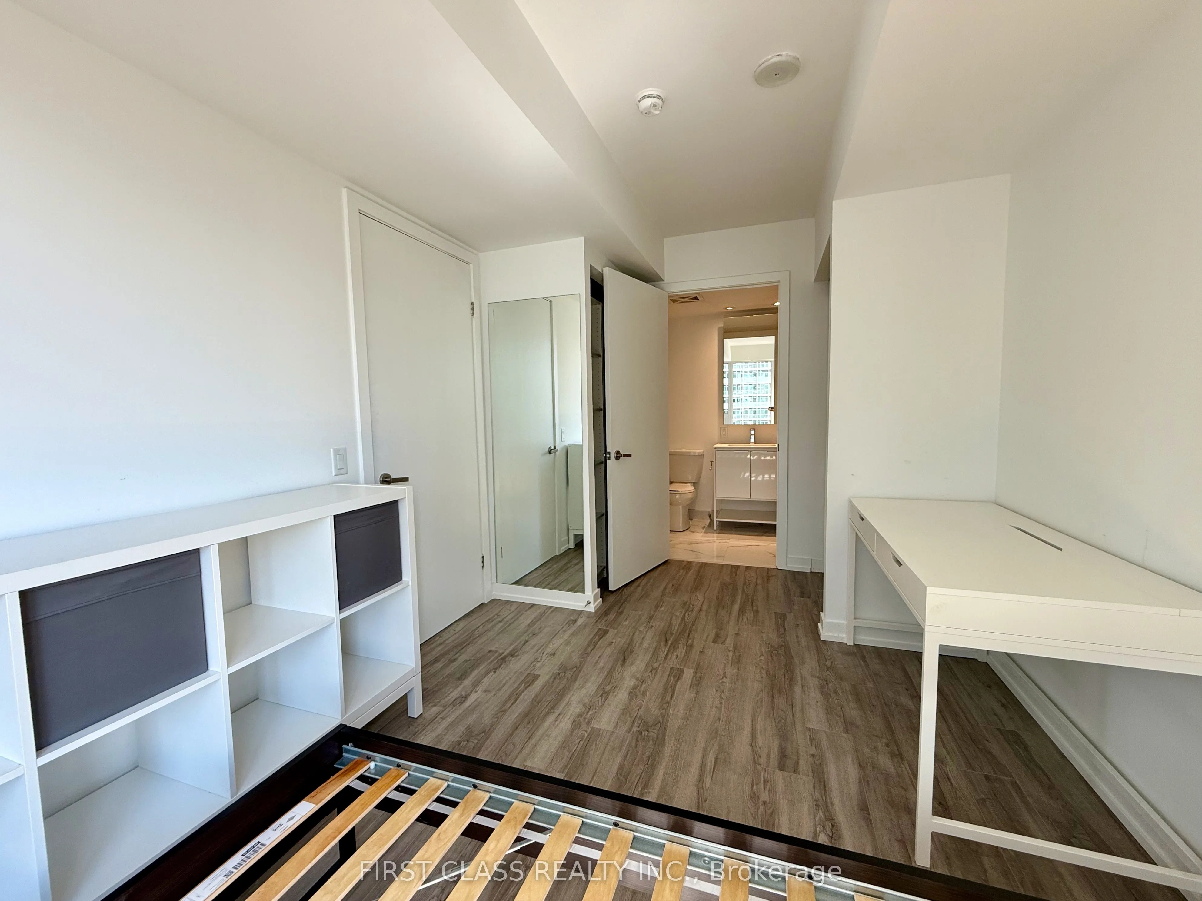 77 Shuter Street, #1802