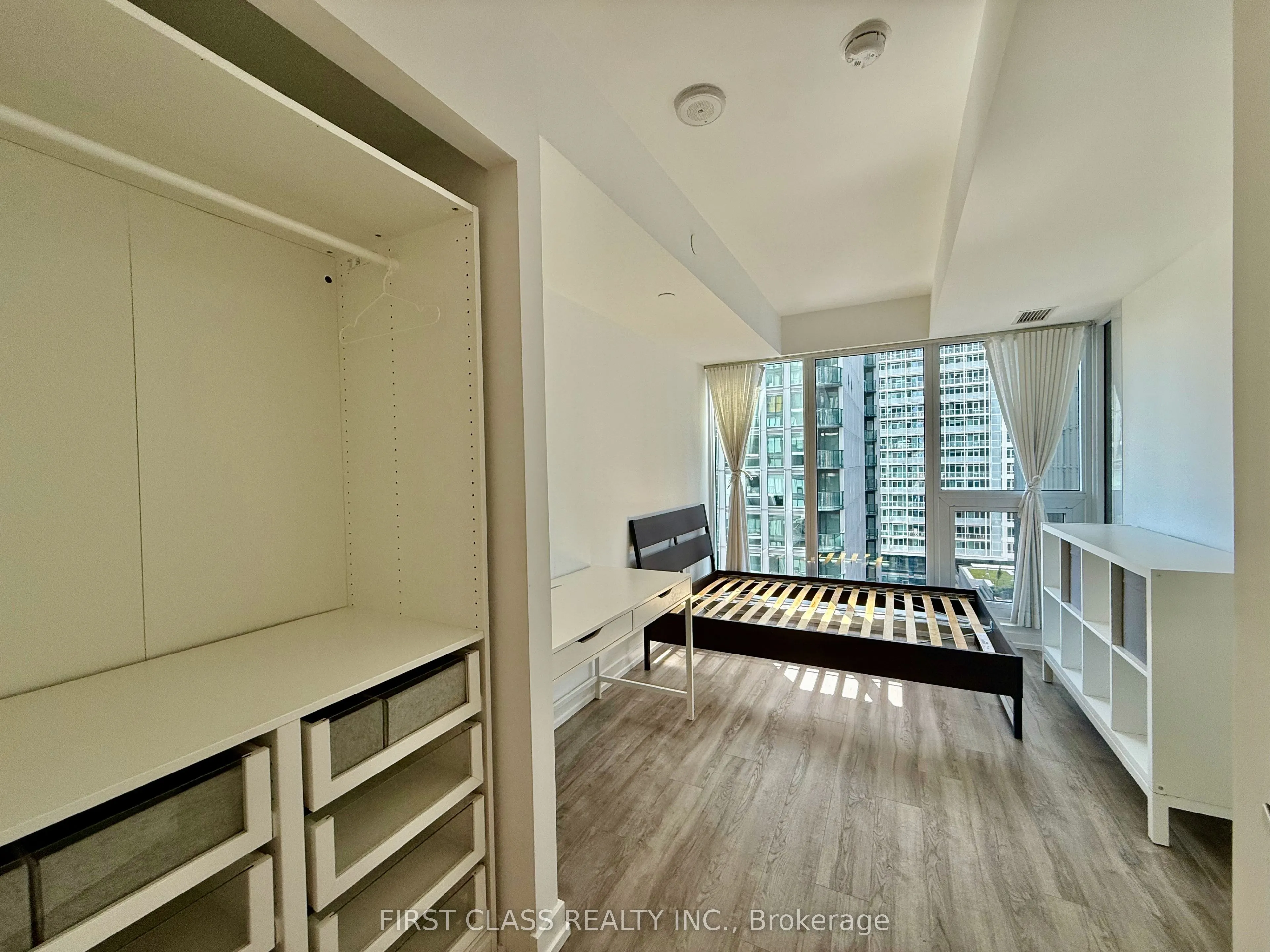 77 Shuter Street, #1802