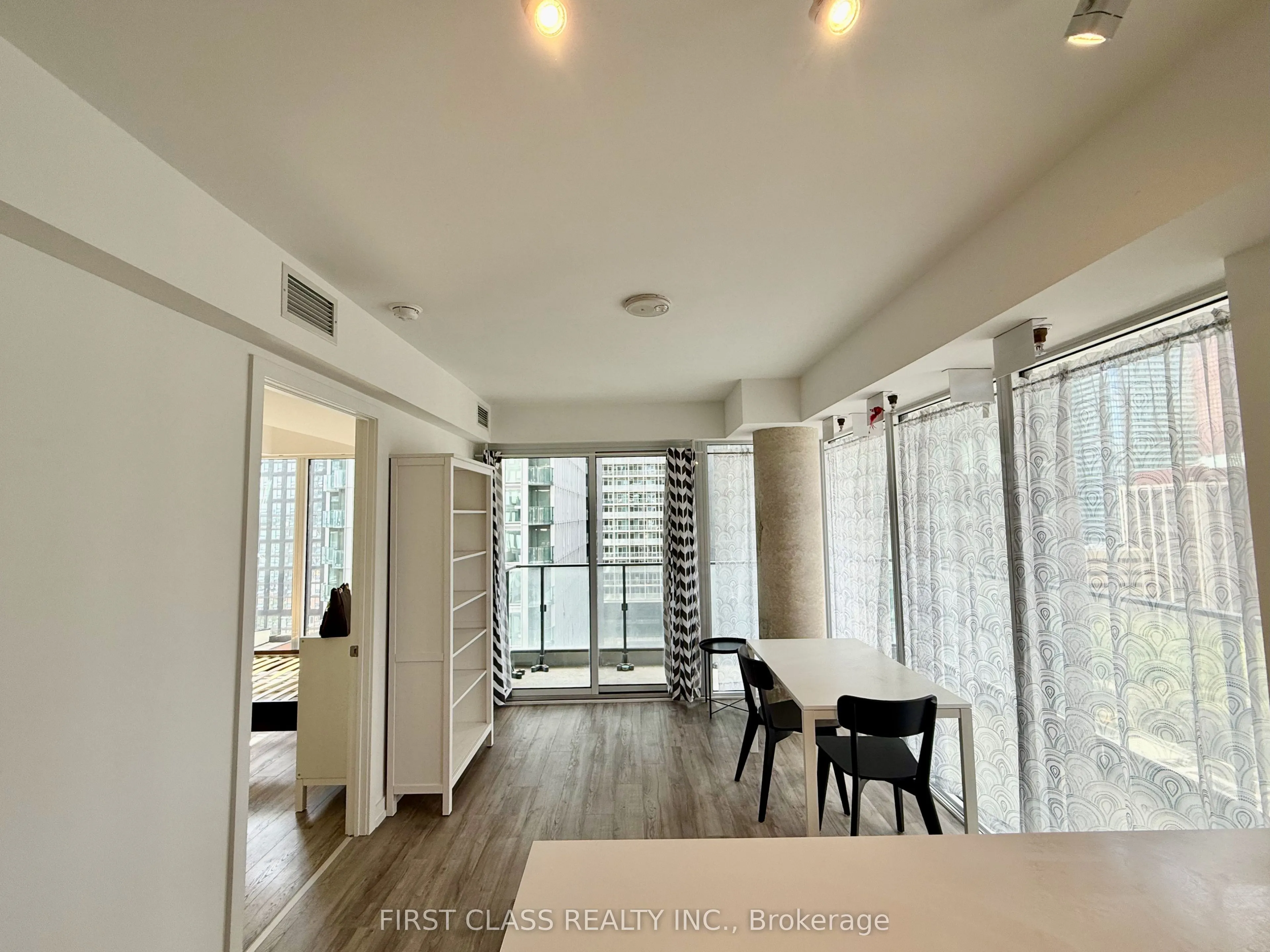 77 Shuter Street, #1802