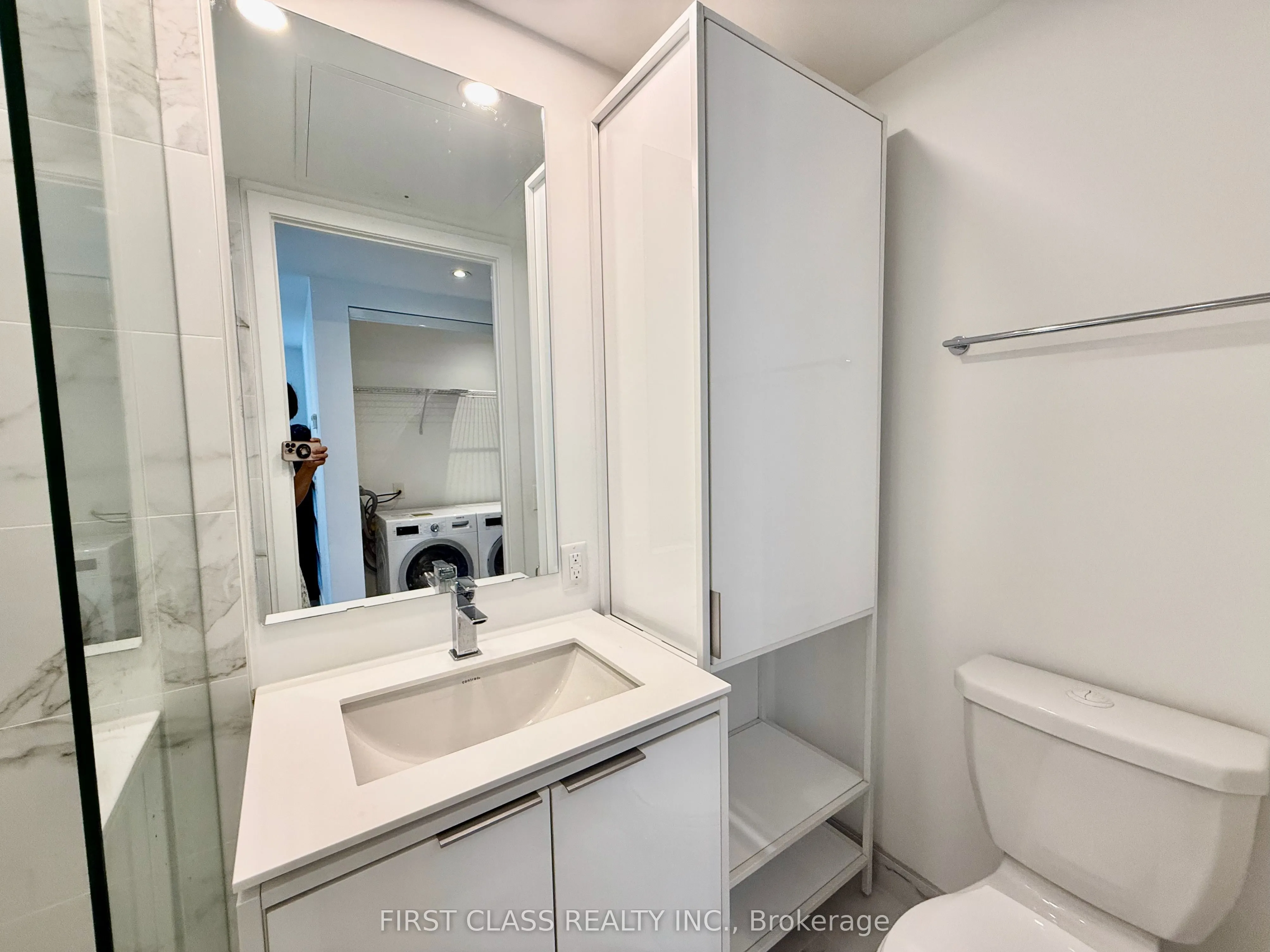 77 Shuter Street, #1802
