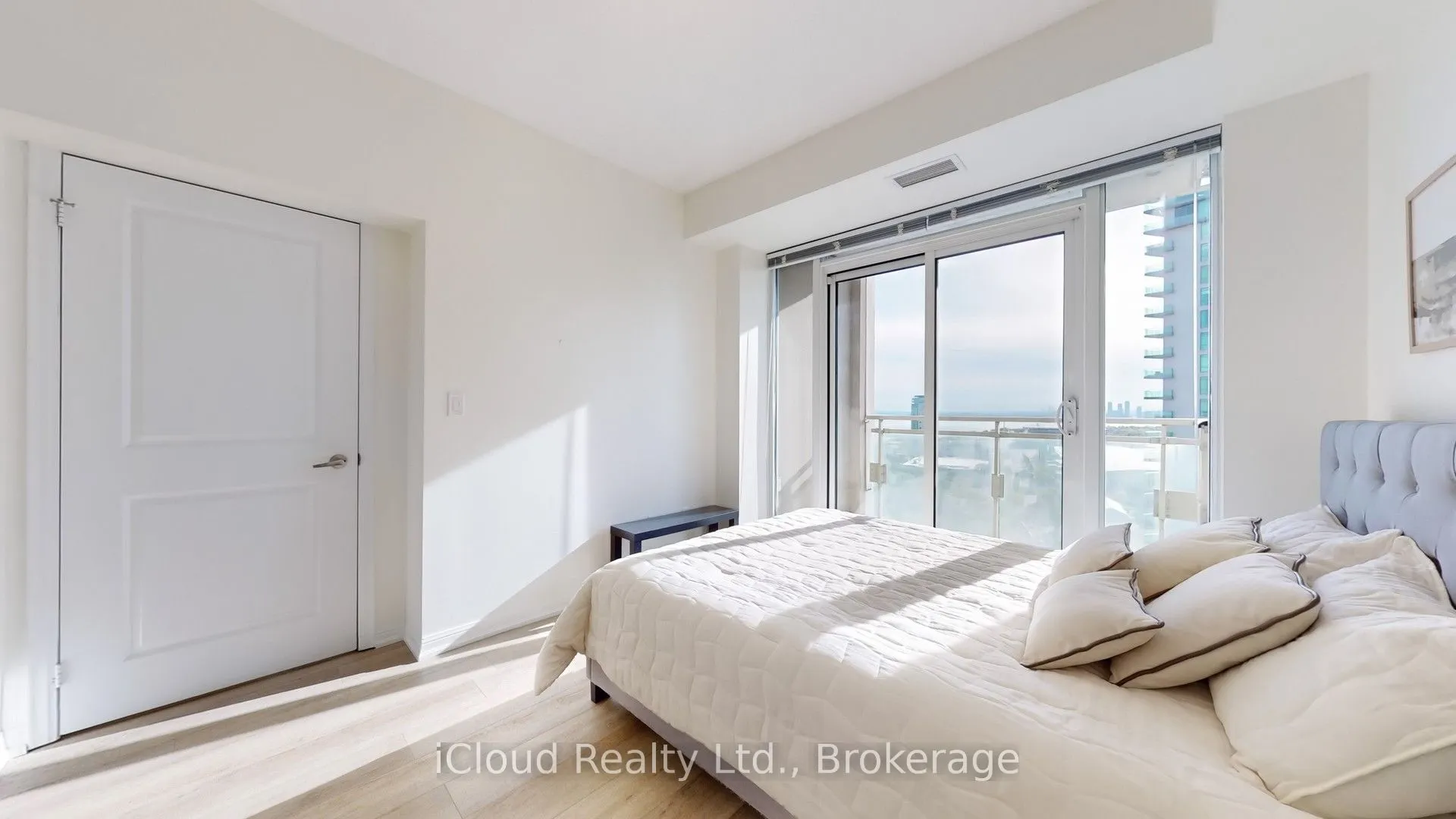 628 Fleet Street, #2707