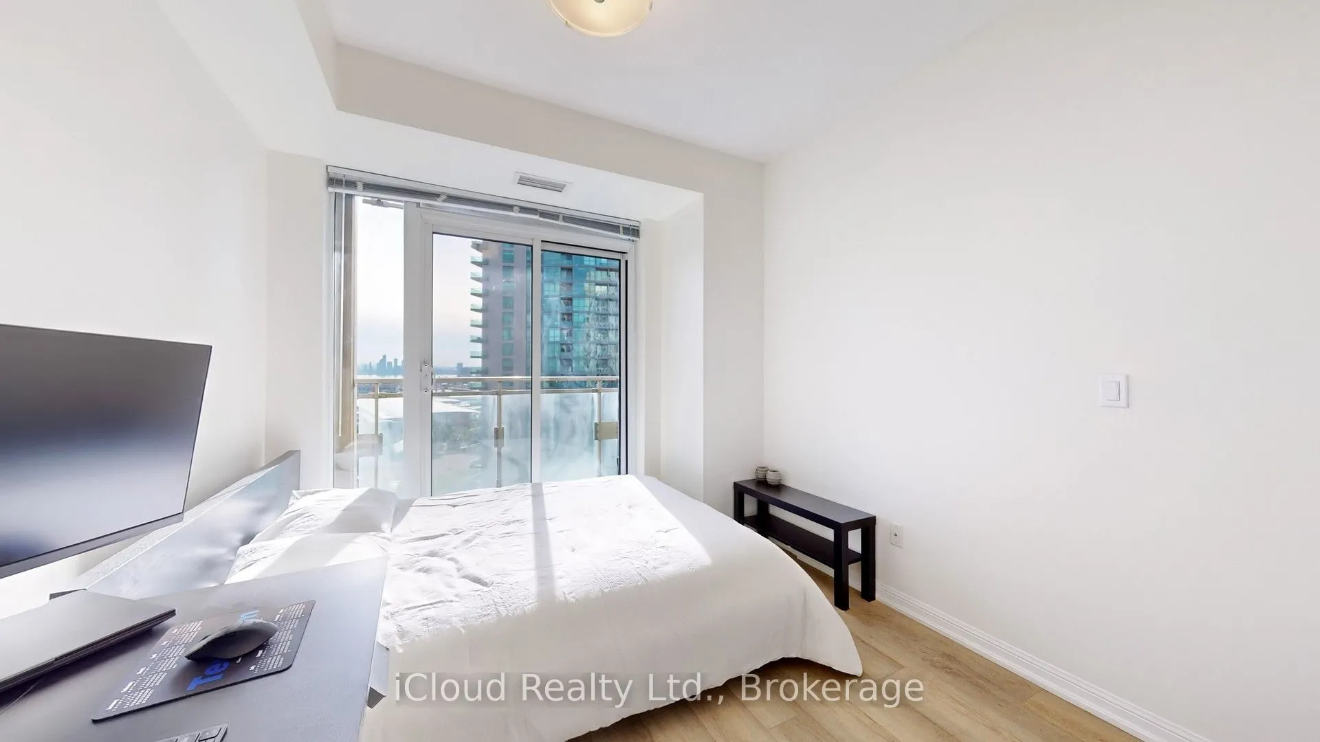 628 Fleet Street, #2707