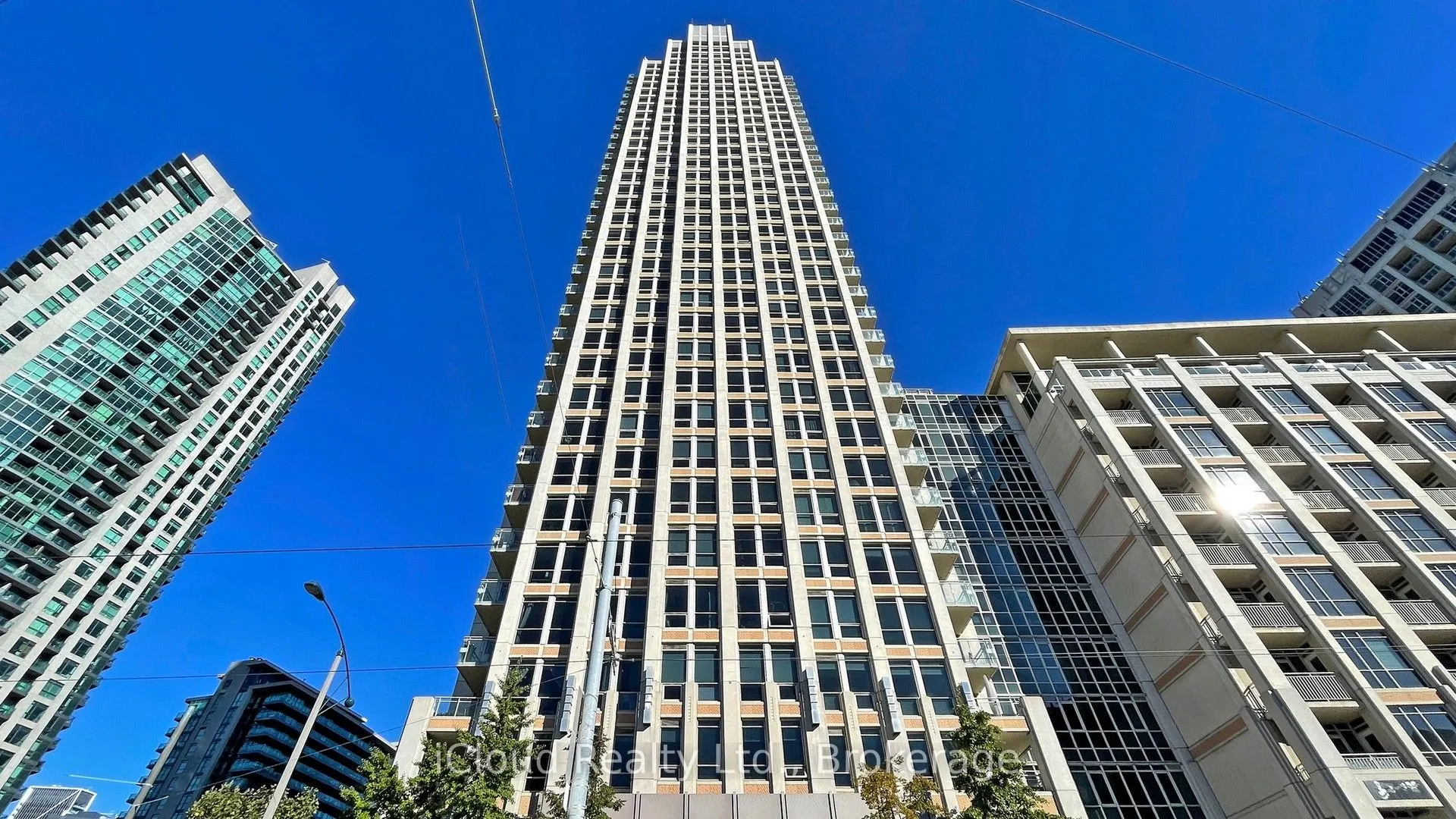 628 Fleet Street, #2707