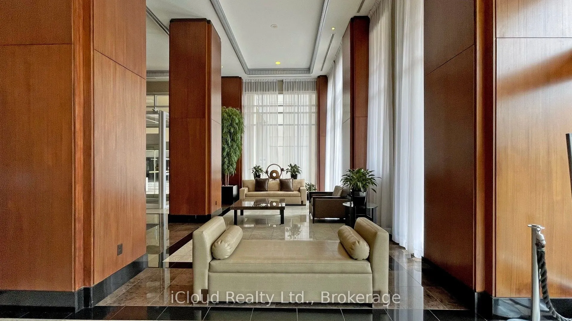 628 Fleet Street, #2707
