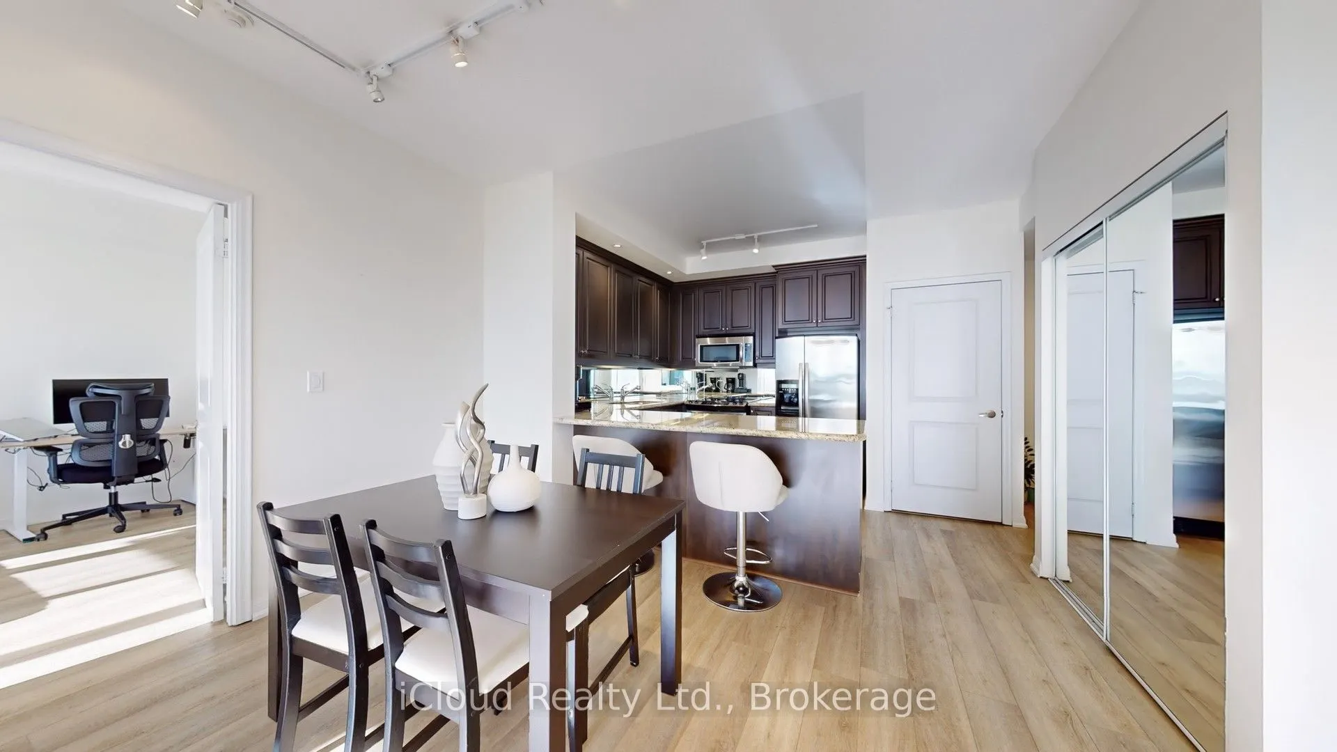 628 Fleet Street, #2707