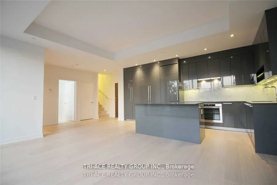 113 Mcmahon Drive, #Th02