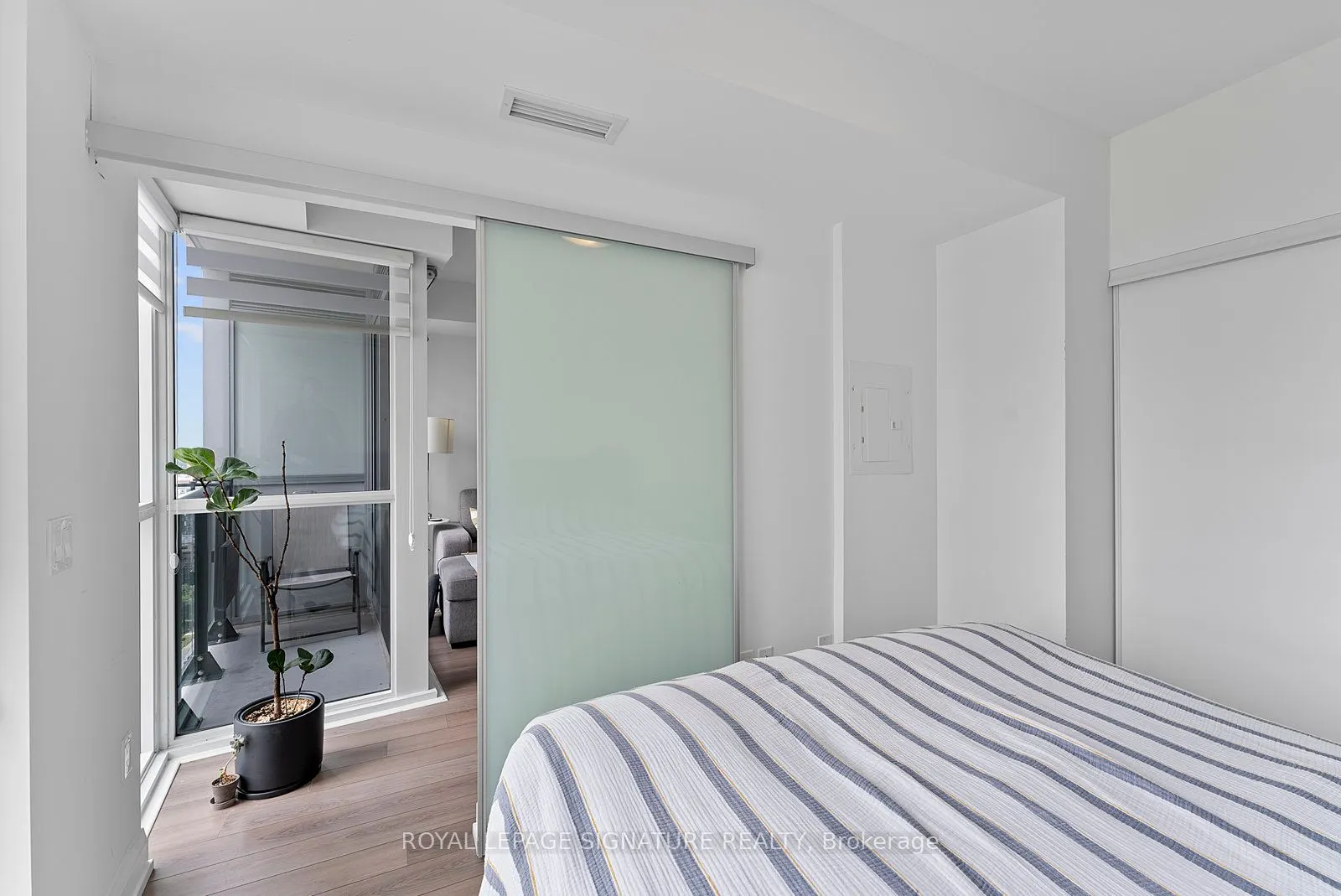 77 Mutual Street, #2501
