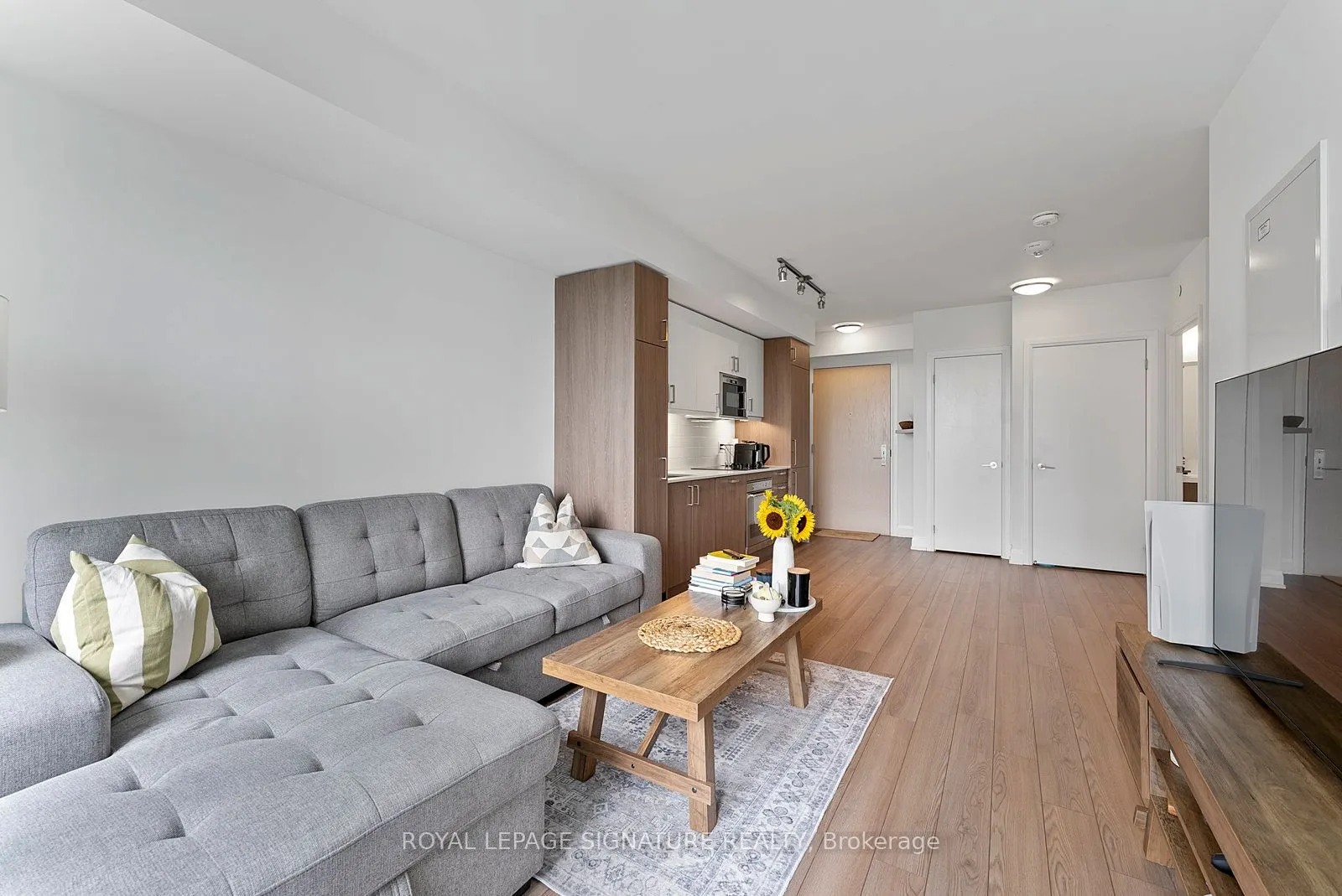 77 Mutual Street, #2501