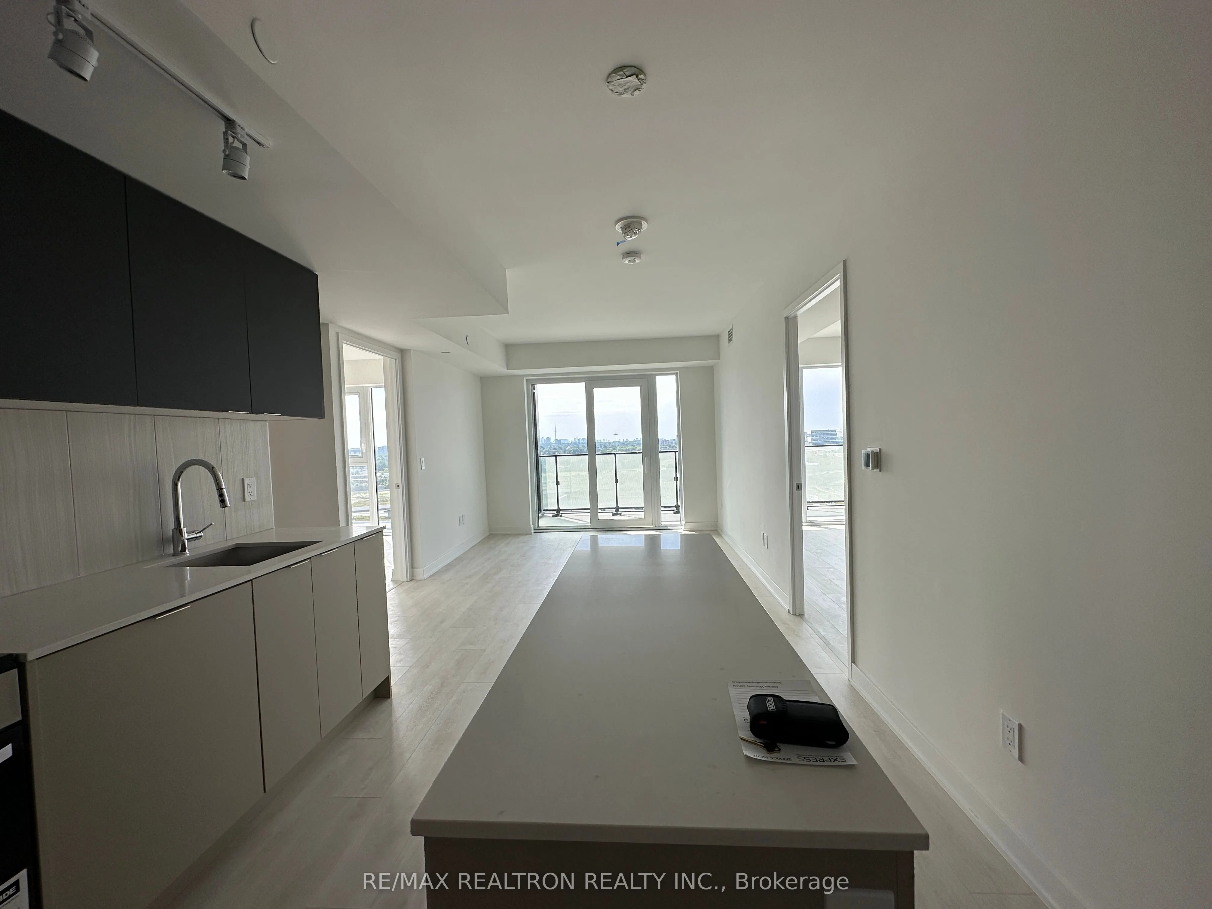 8 Tippett Road, #1306