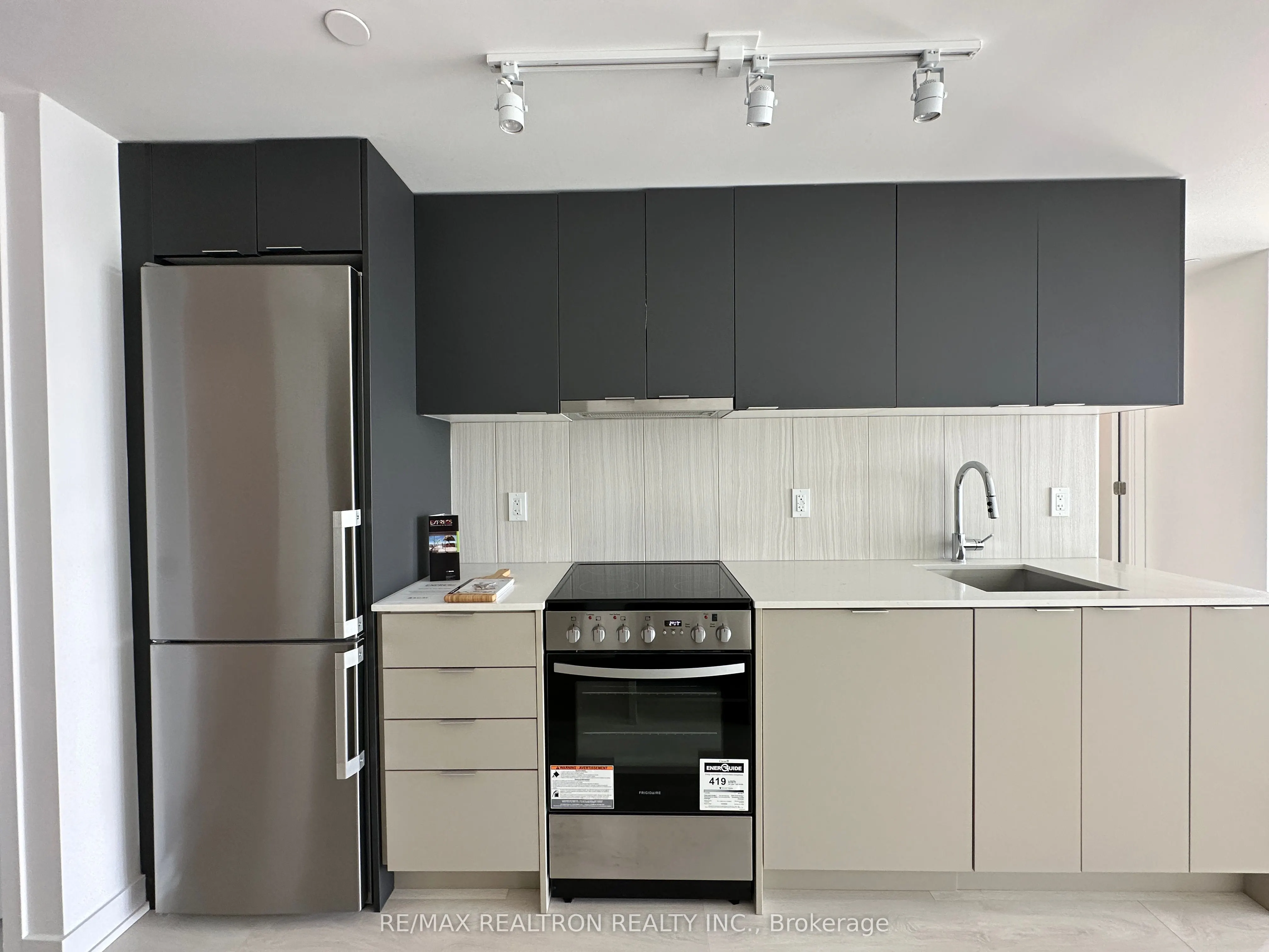 8 Tippett Road, #1306