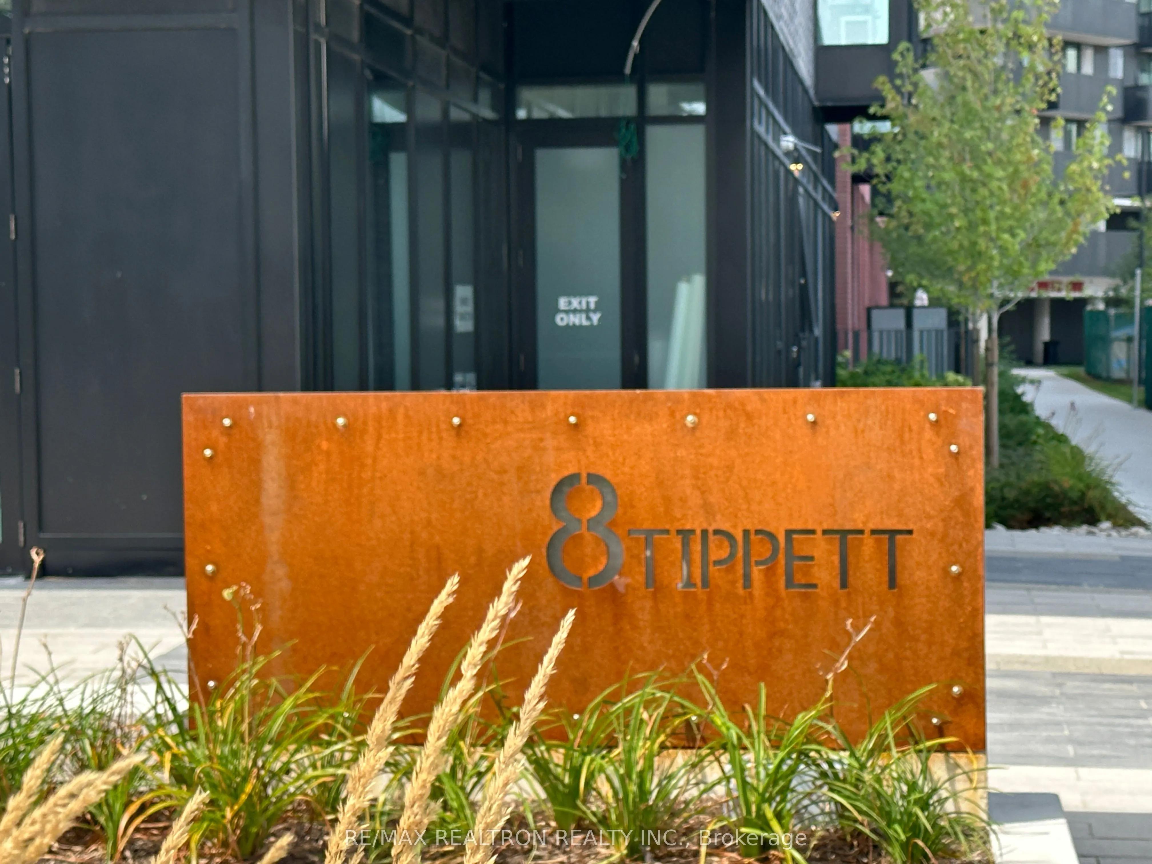 8 Tippett Road, #1306