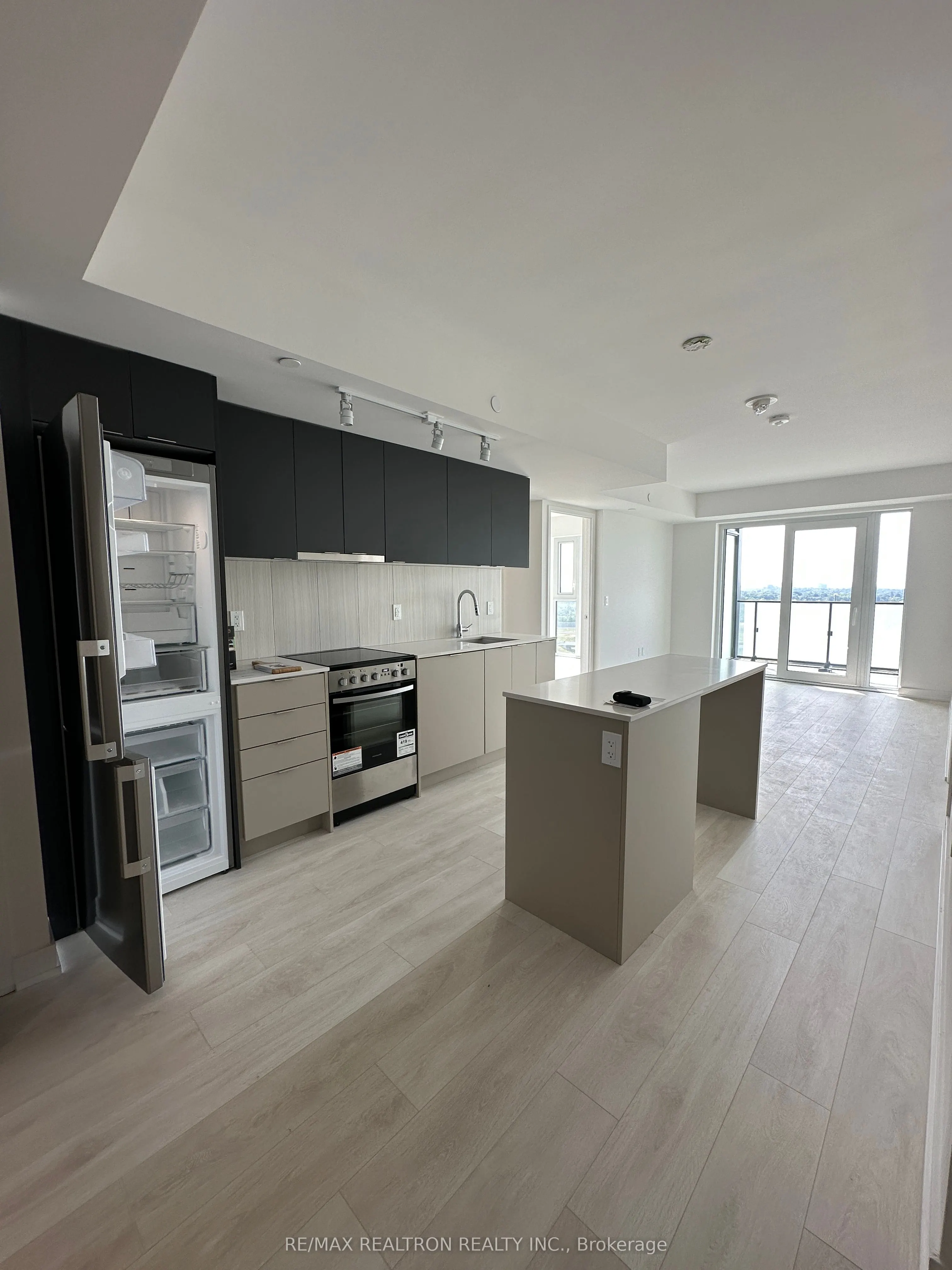 8 Tippett Road, #1306