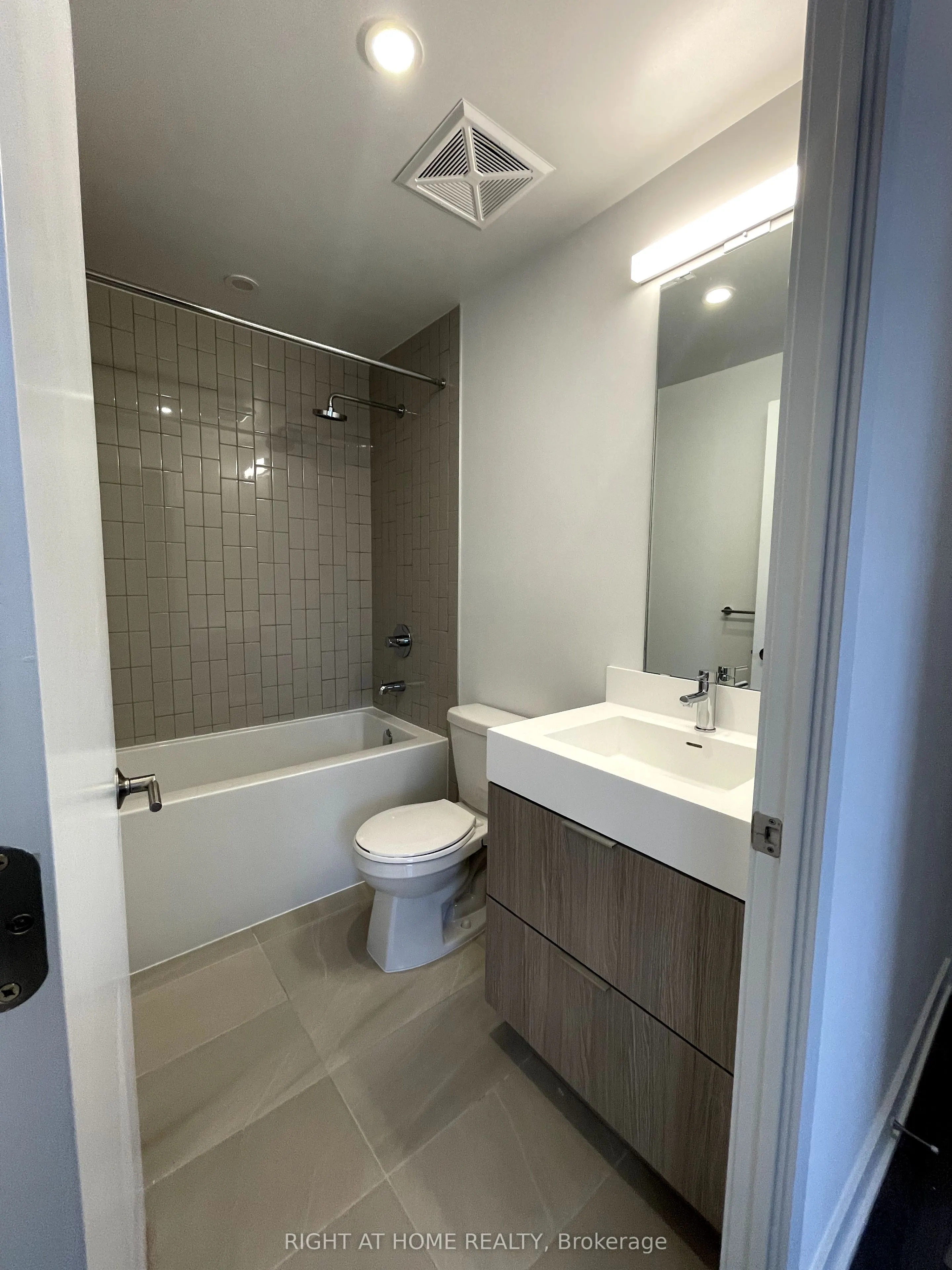 35 Tubman Avenue, #415W