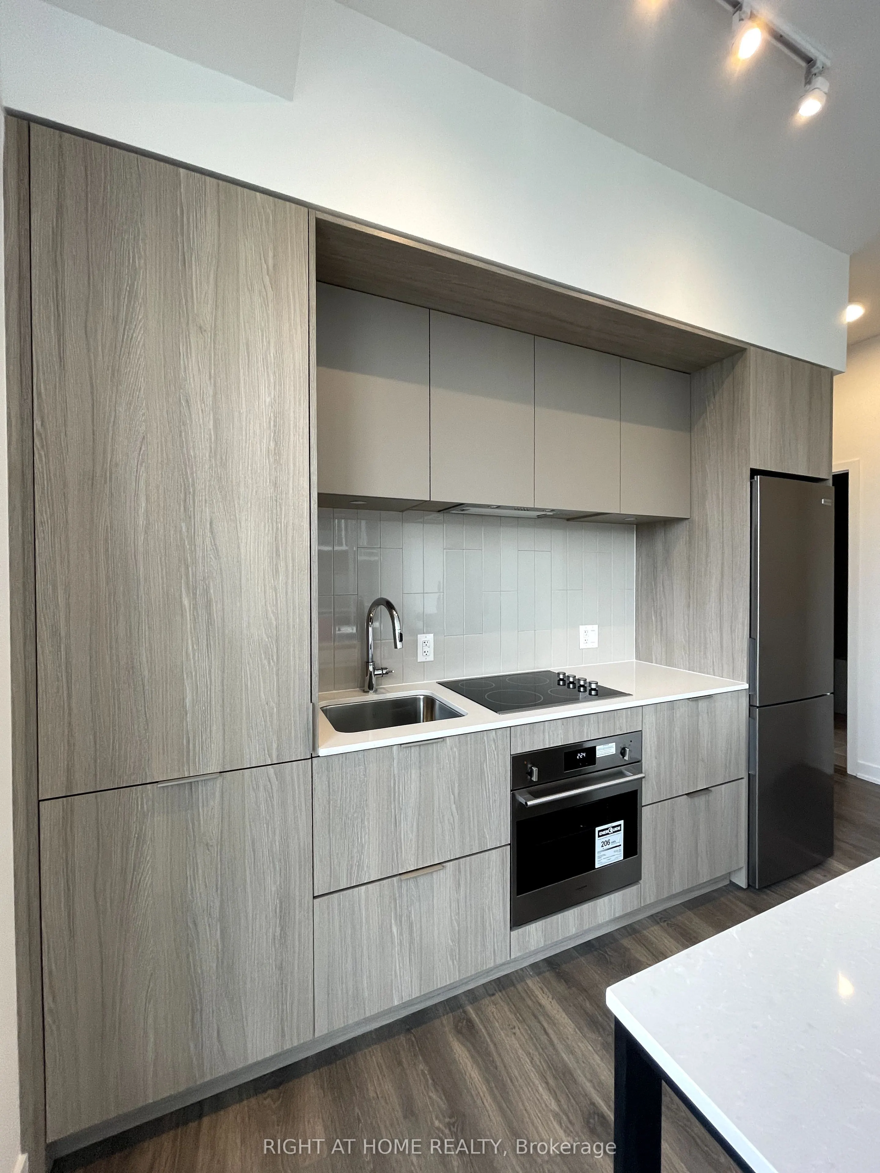 35 Tubman Avenue, #415W