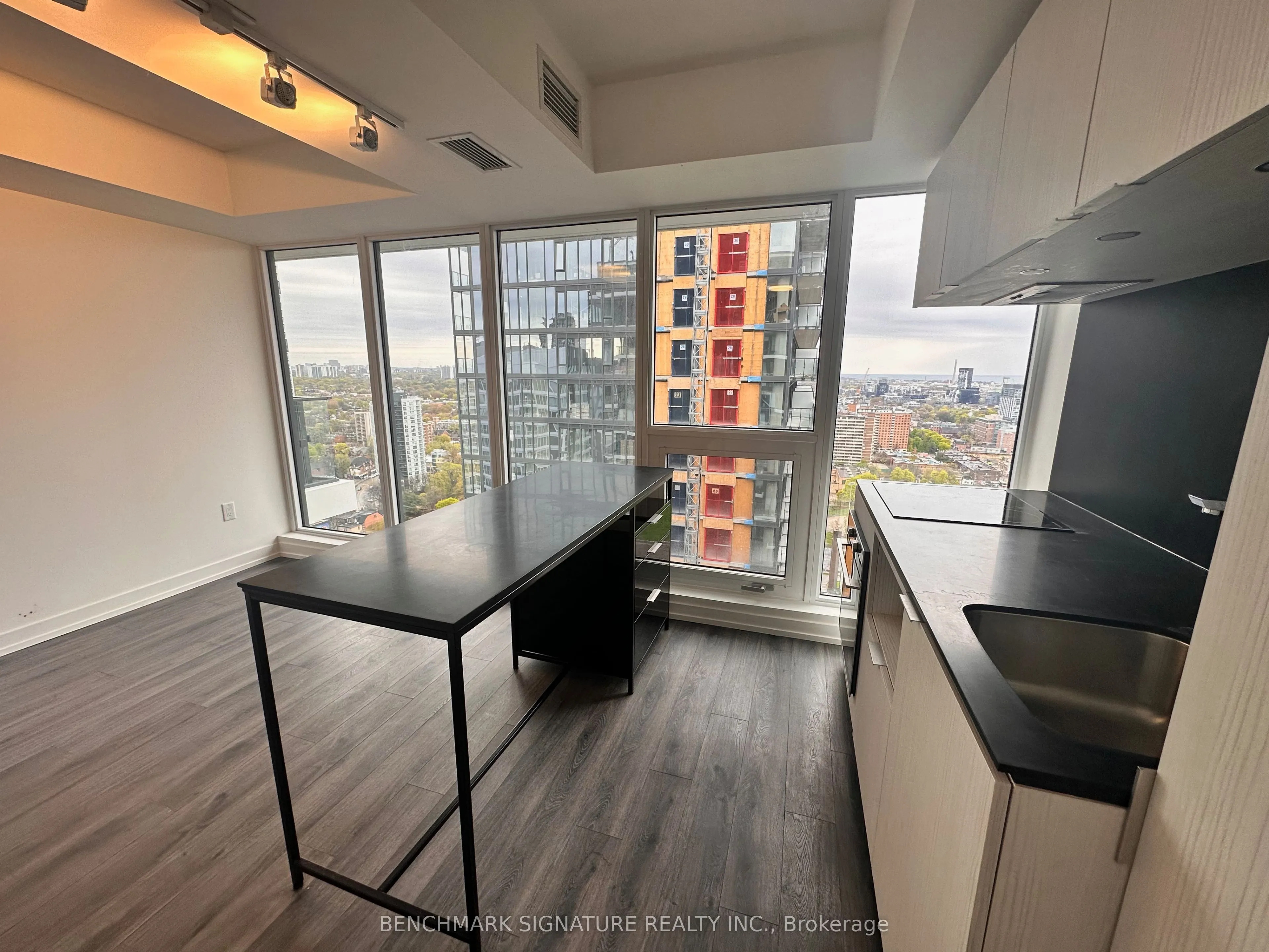 77 Shuter Street, #3107