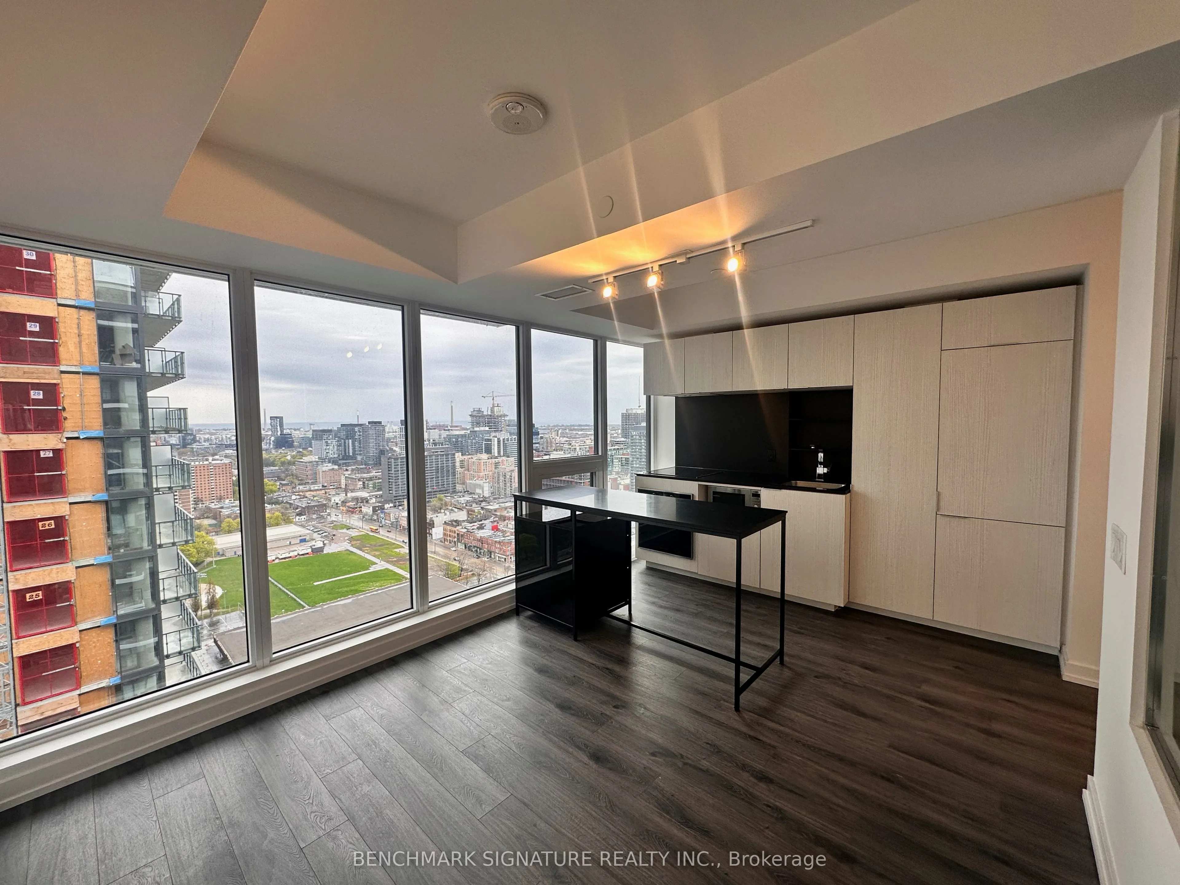 77 Shuter Street, #3107