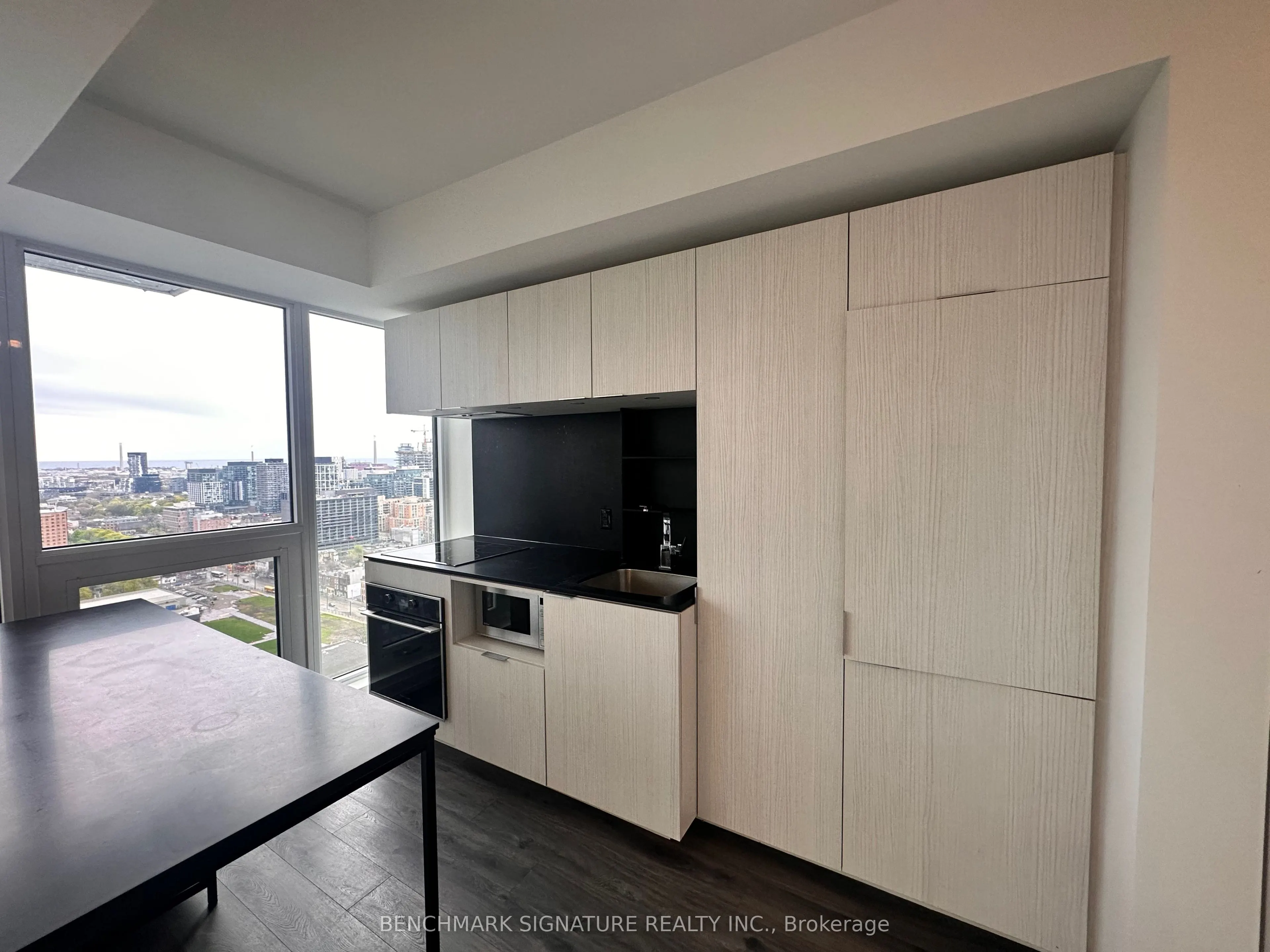 77 Shuter Street, #3107