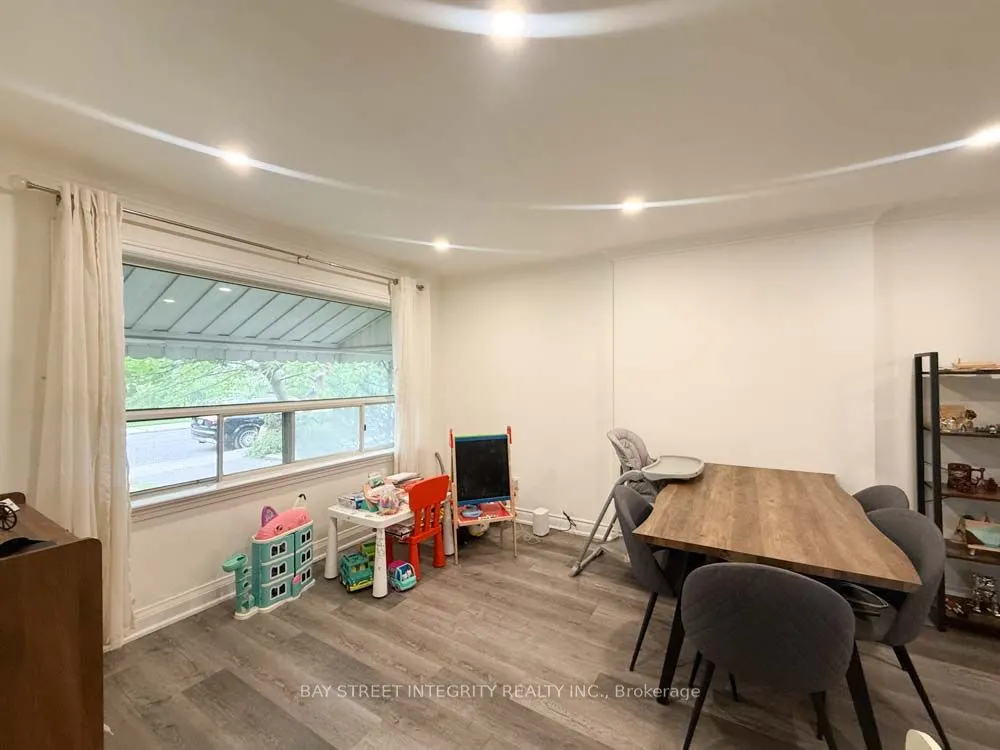 315 Laird Drive, #Upper