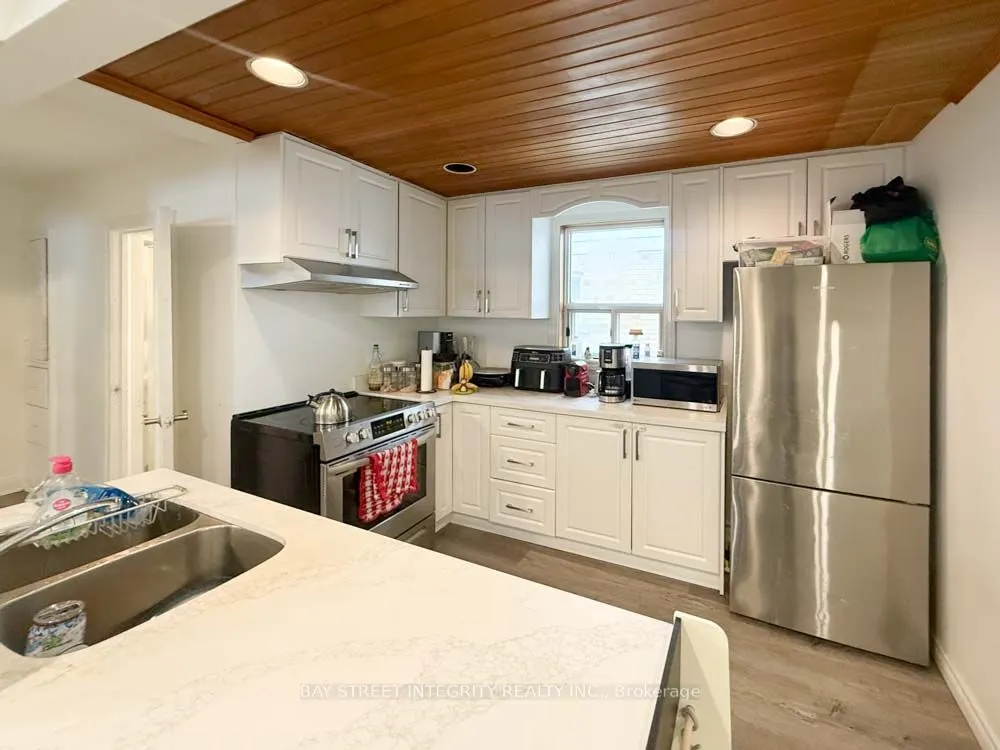 315 Laird Drive, #Upper