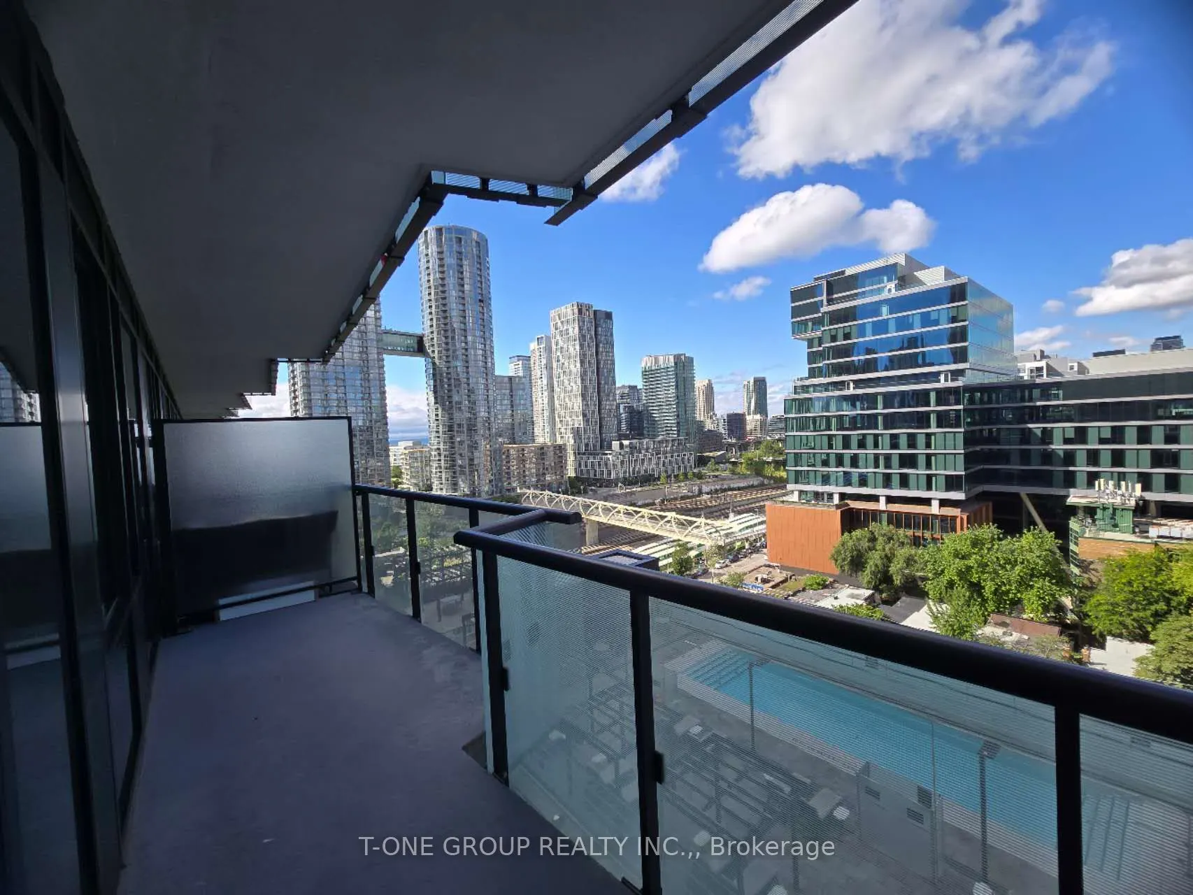 480 Front Street W, #803