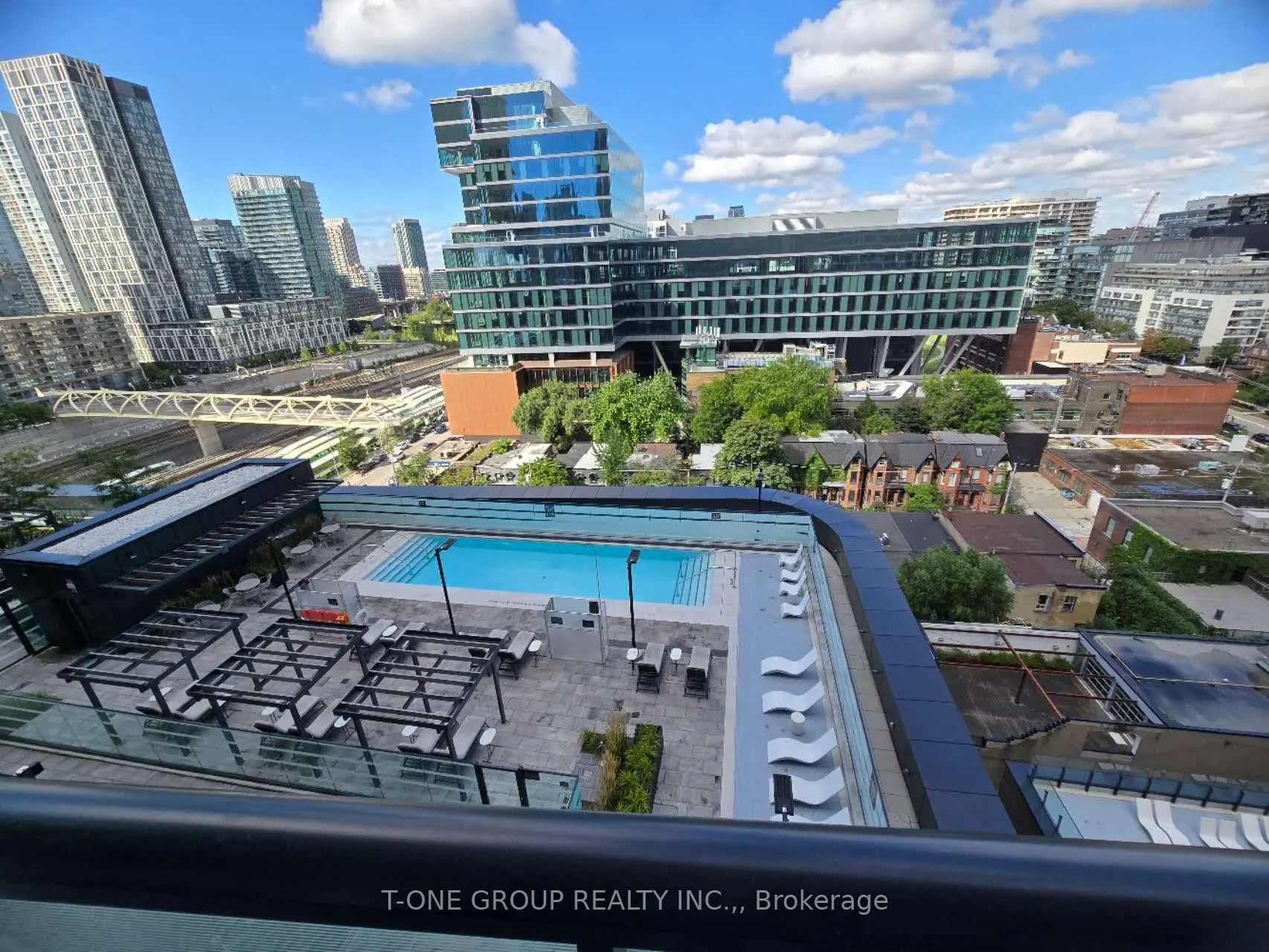 480 Front Street W, #803