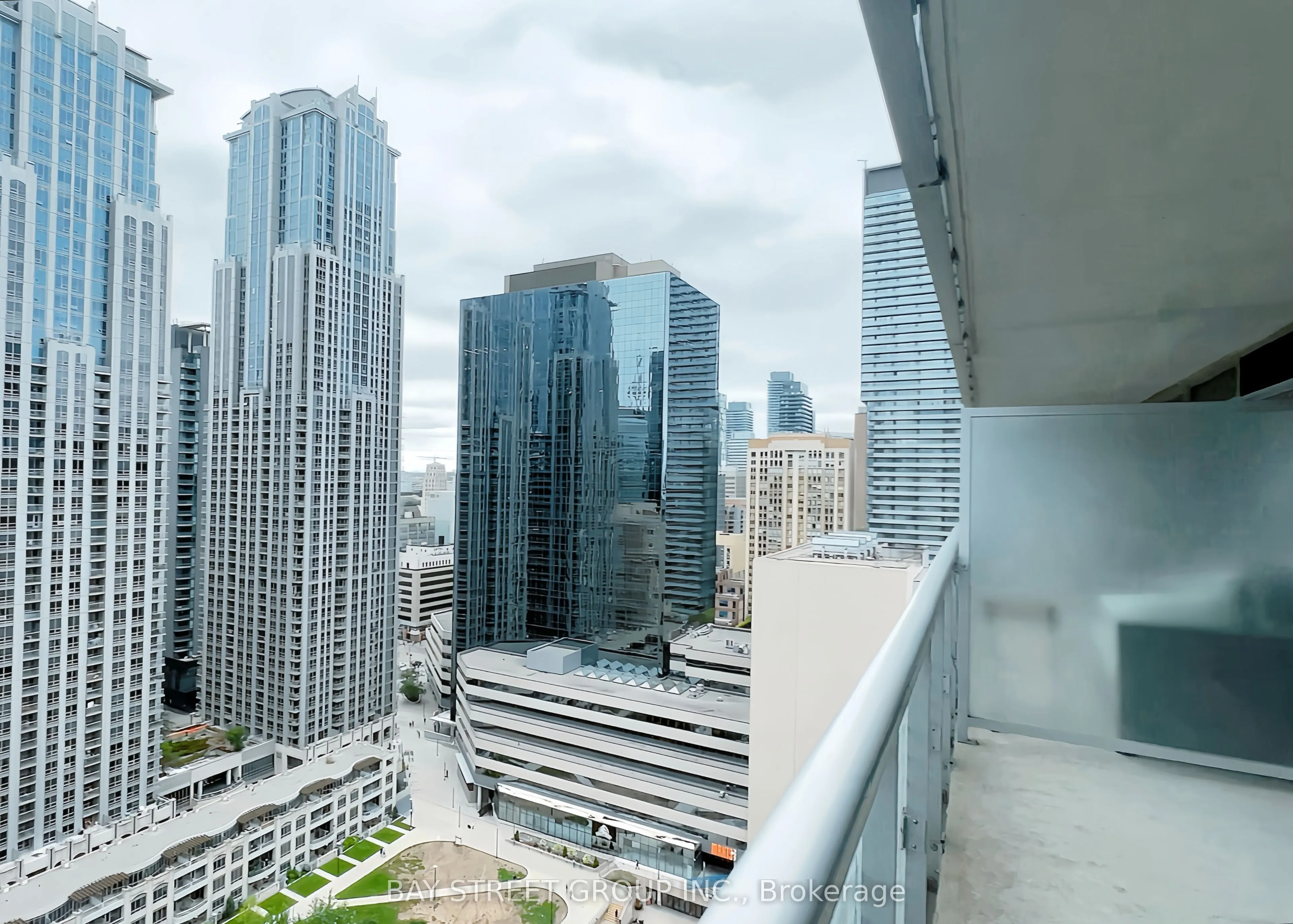 386 Yonge Street, #2213