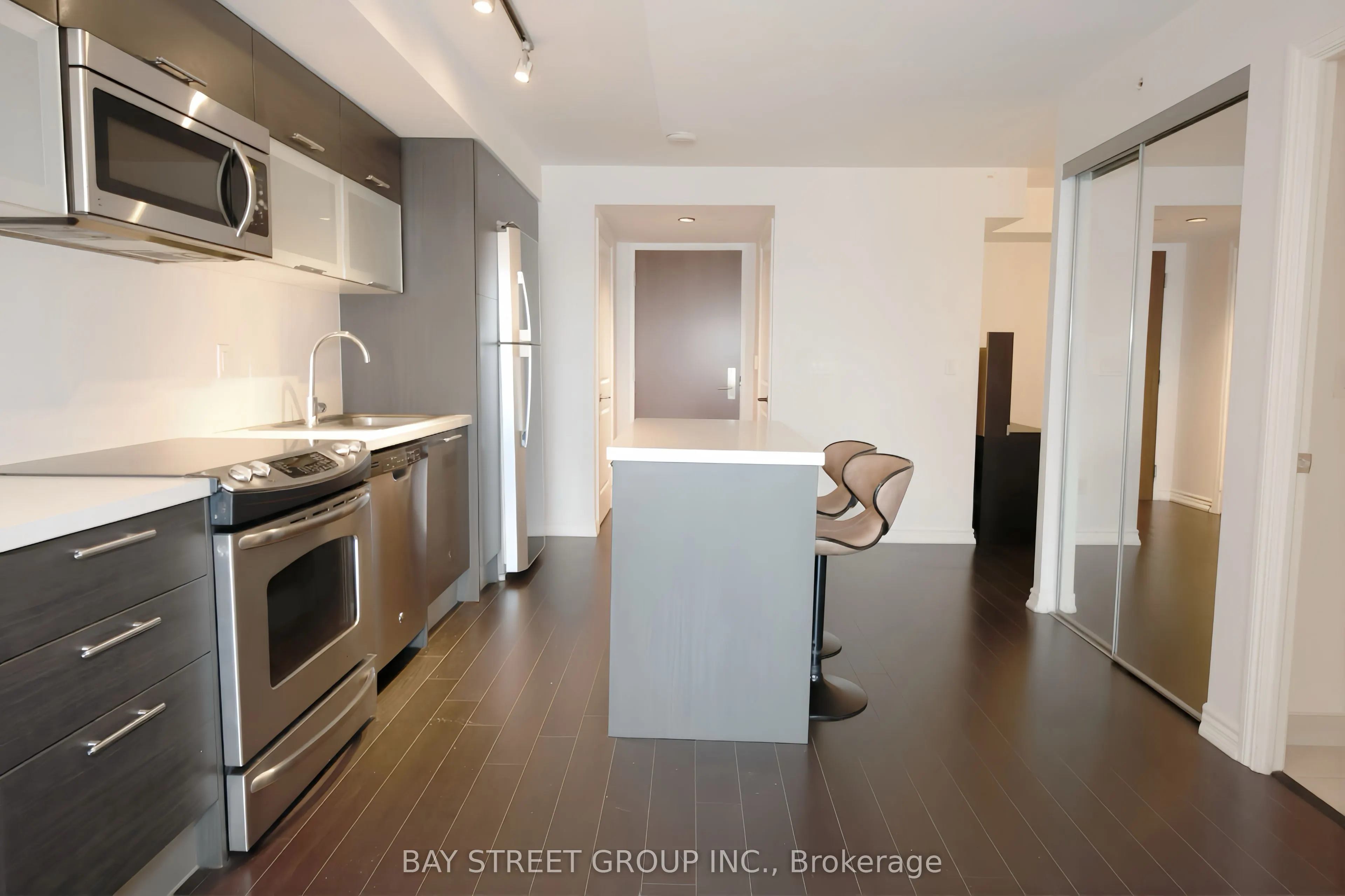 386 Yonge Street, #2213