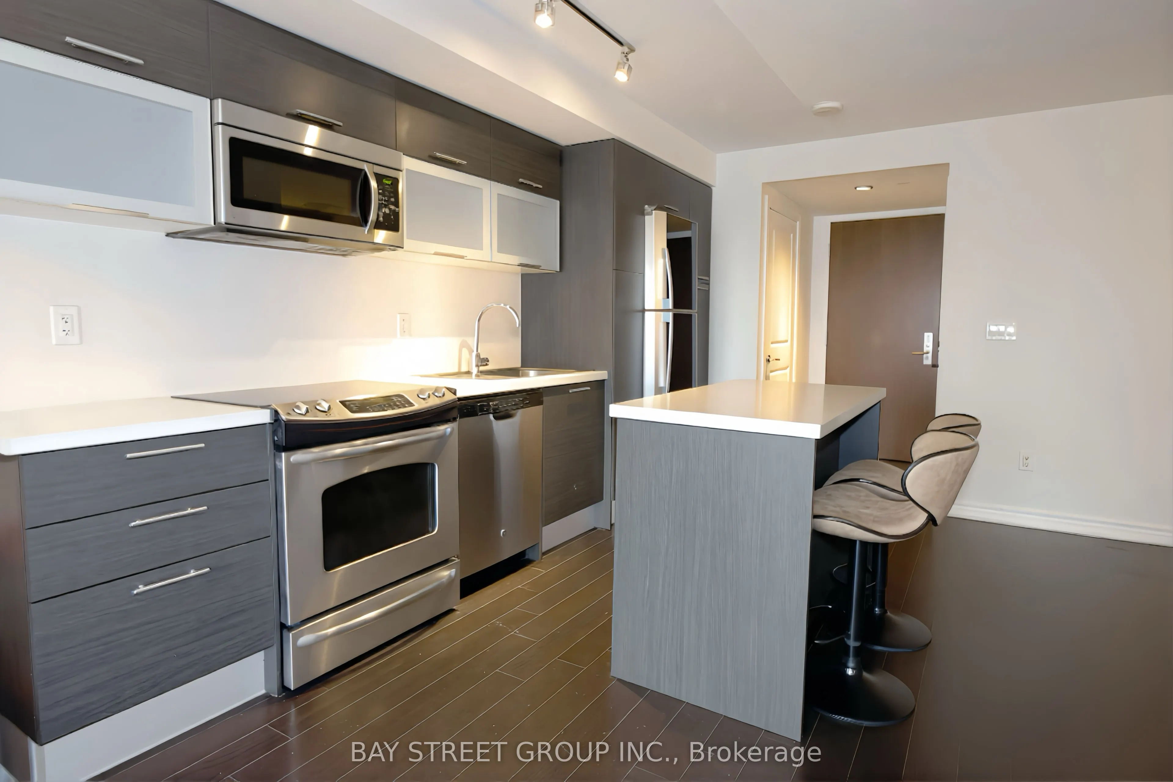 386 Yonge Street, #2213
