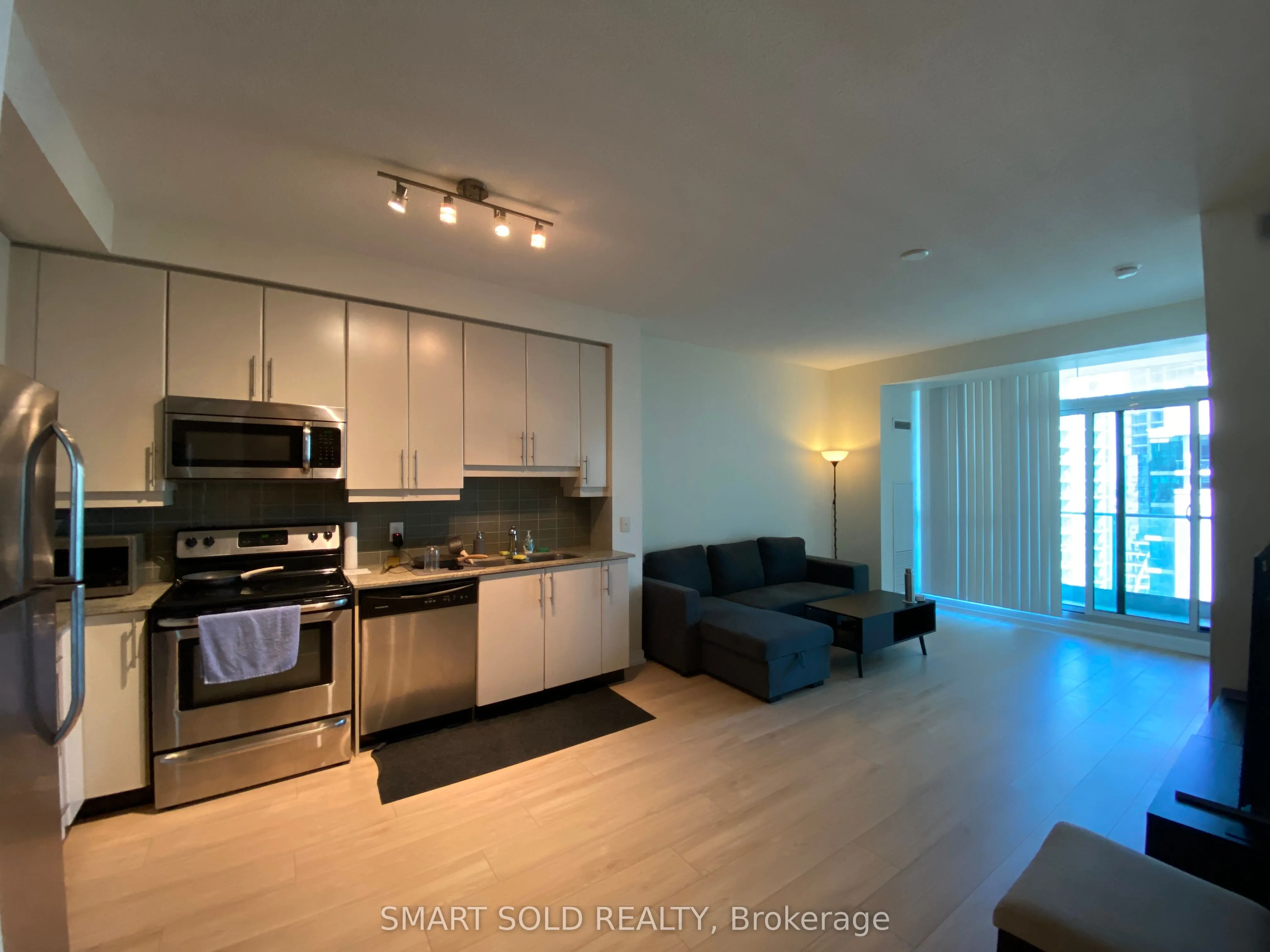 33 Bay Street, #2807