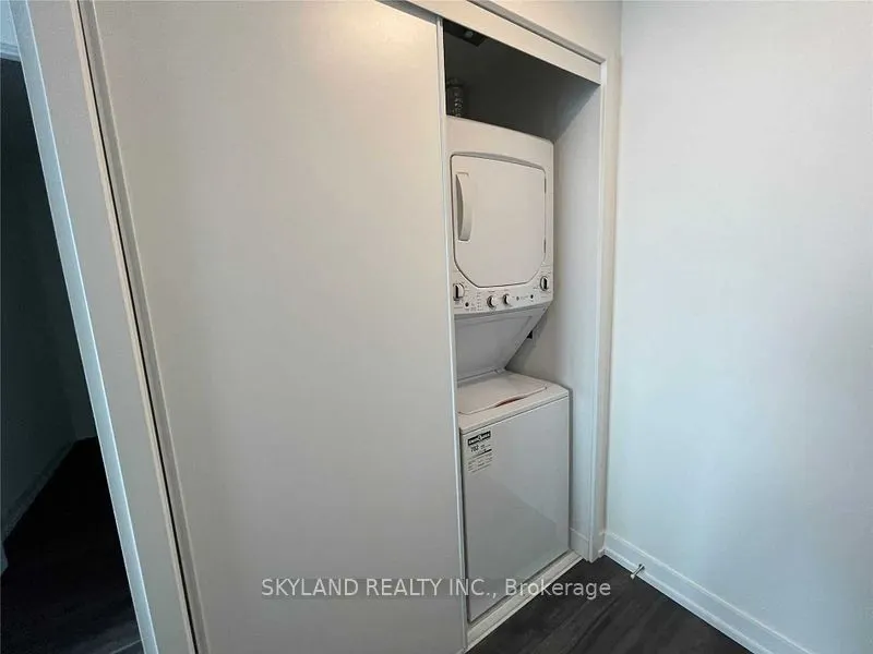 33 Helendale Avenue, #2213