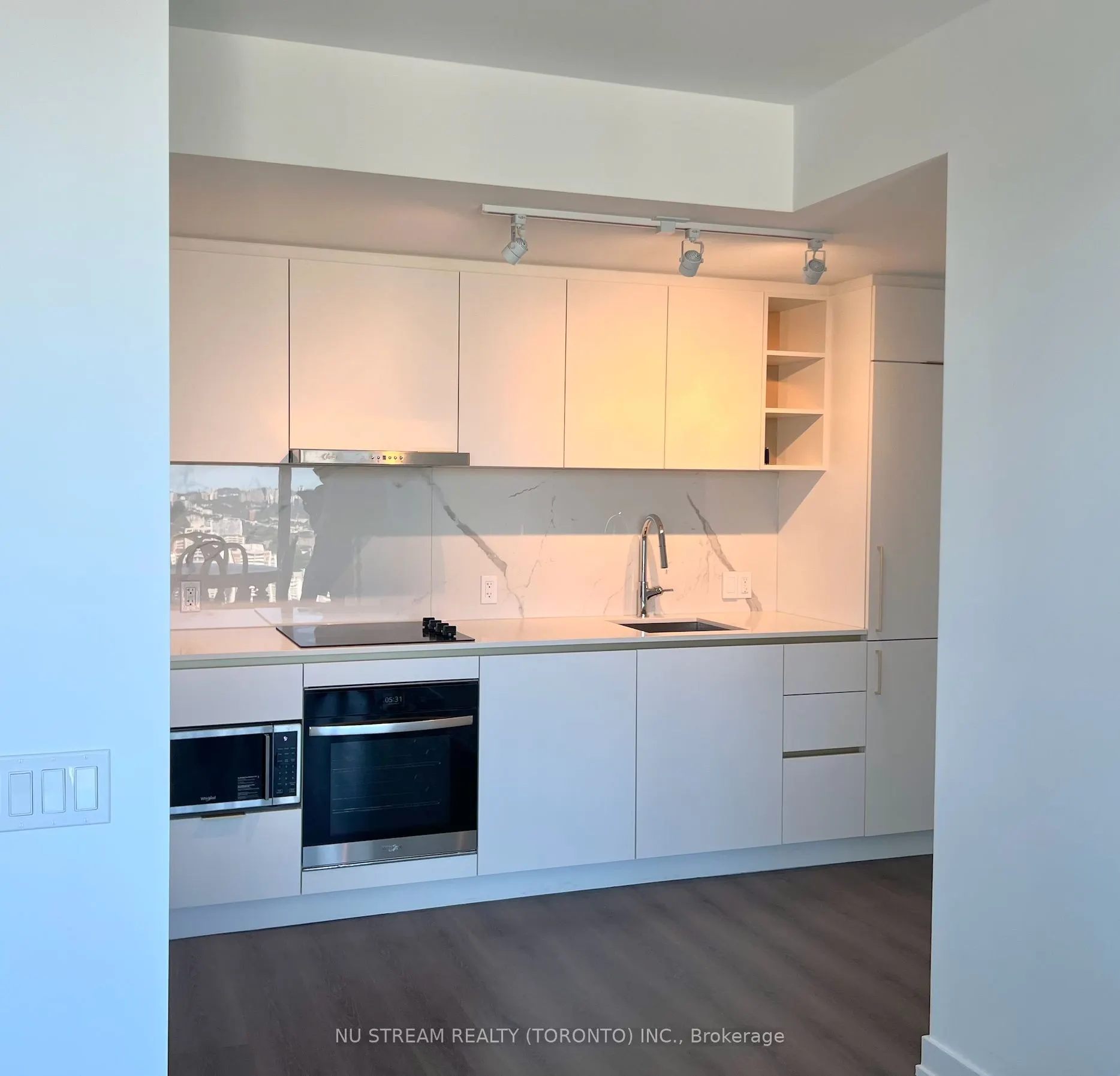 8 Wellesley Street W, #5507