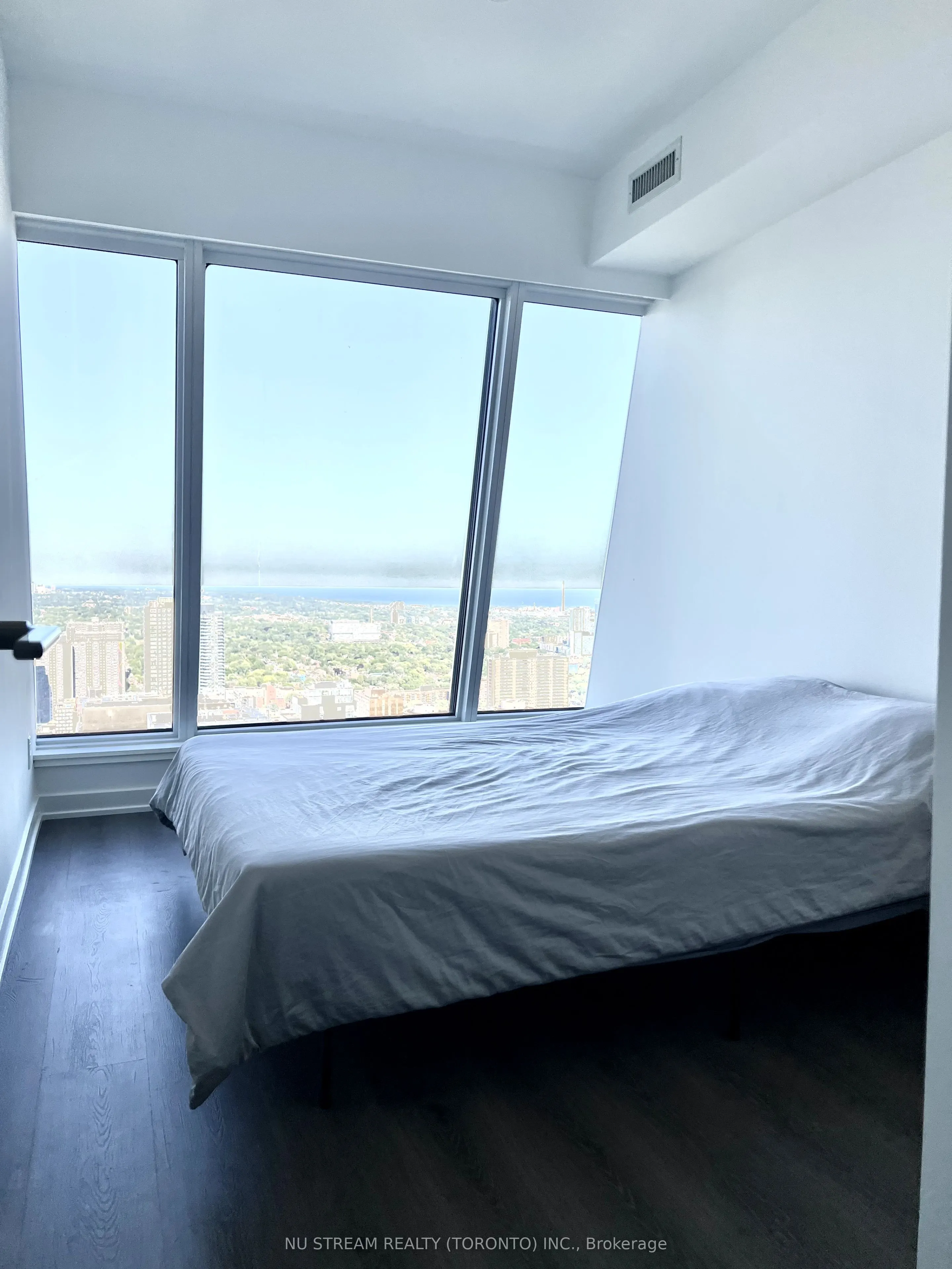 8 Wellesley Street W, #5507