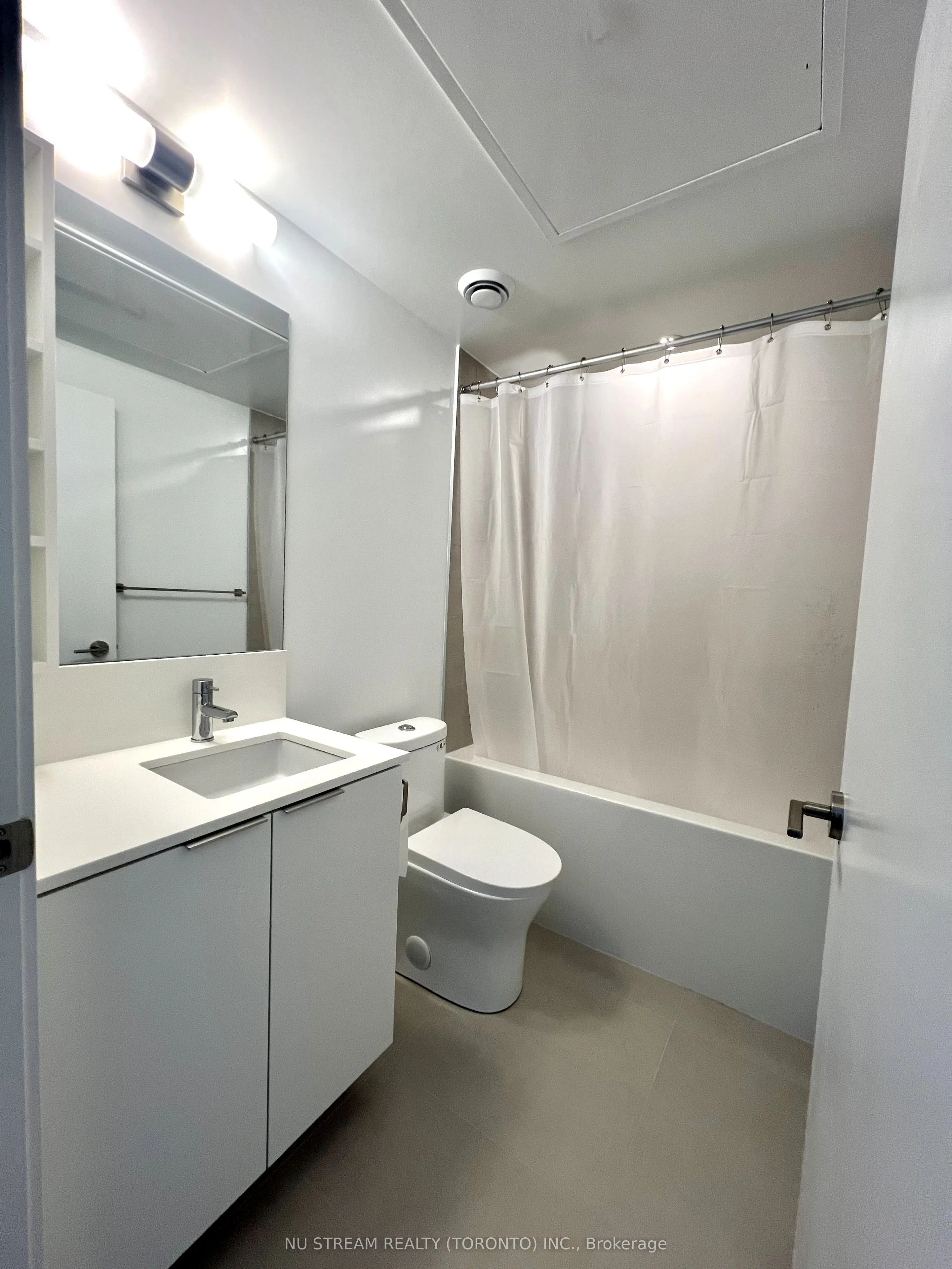 8 Wellesley Street W, #5507