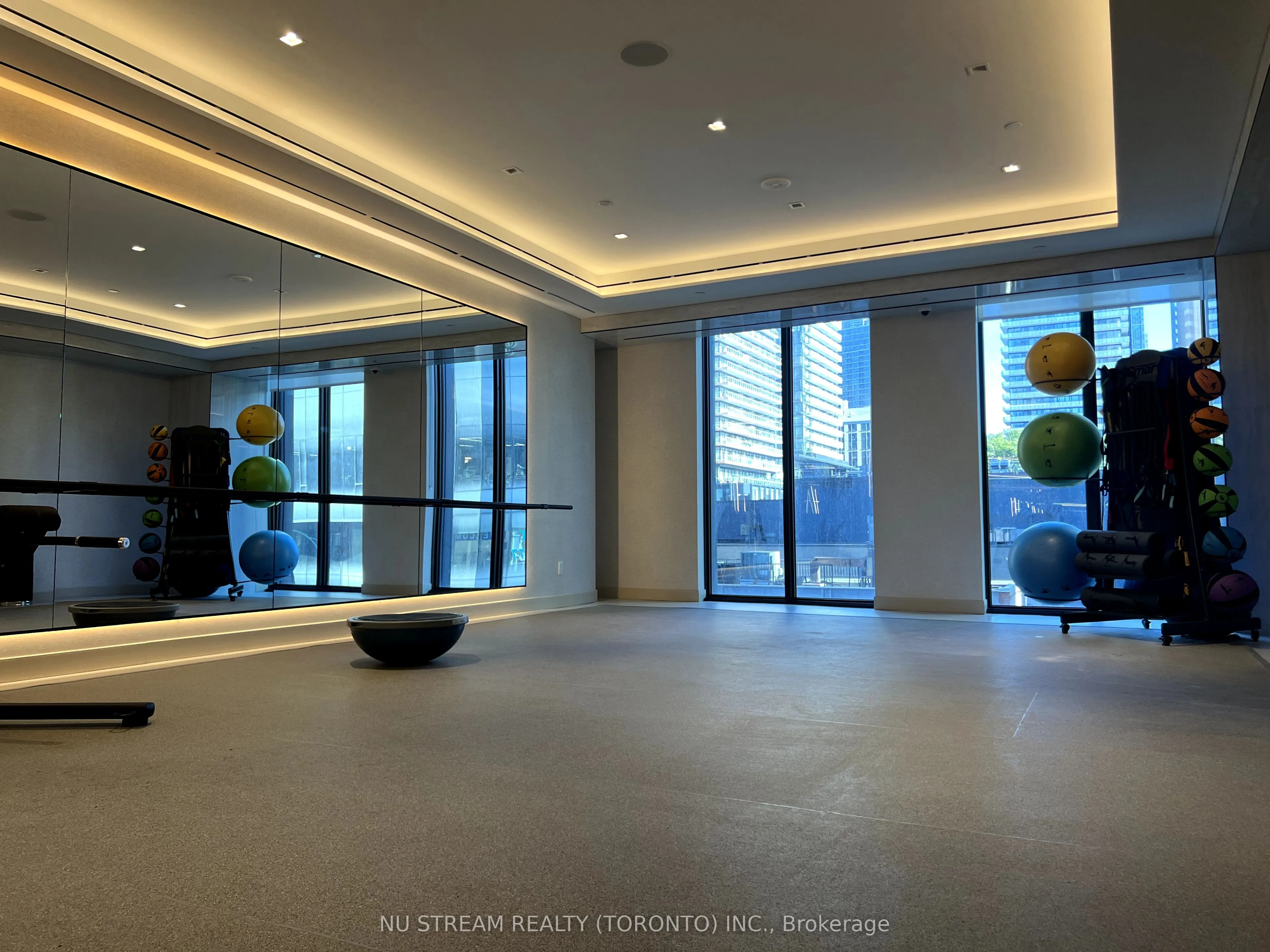 8 Wellesley Street W, #5507